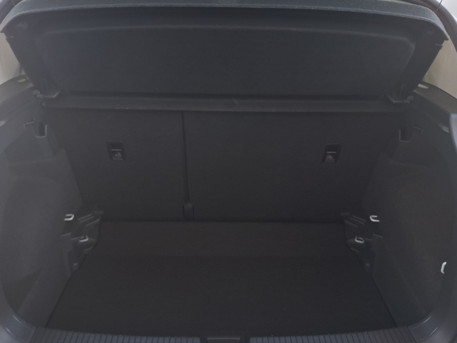 Fahrzeugabbildung Volkswagen T-Cross TSI Life LED Navi Klima GRA PDC SH 17