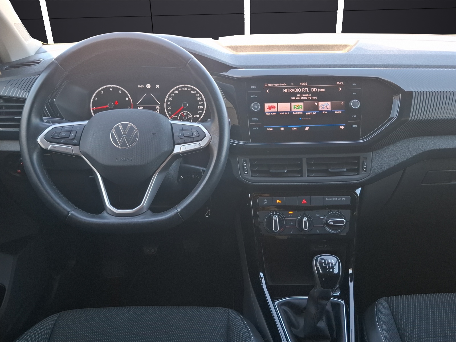Fahrzeugabbildung Volkswagen T-Cross TSI Life LED Navi Klima GRA PDC SH 17