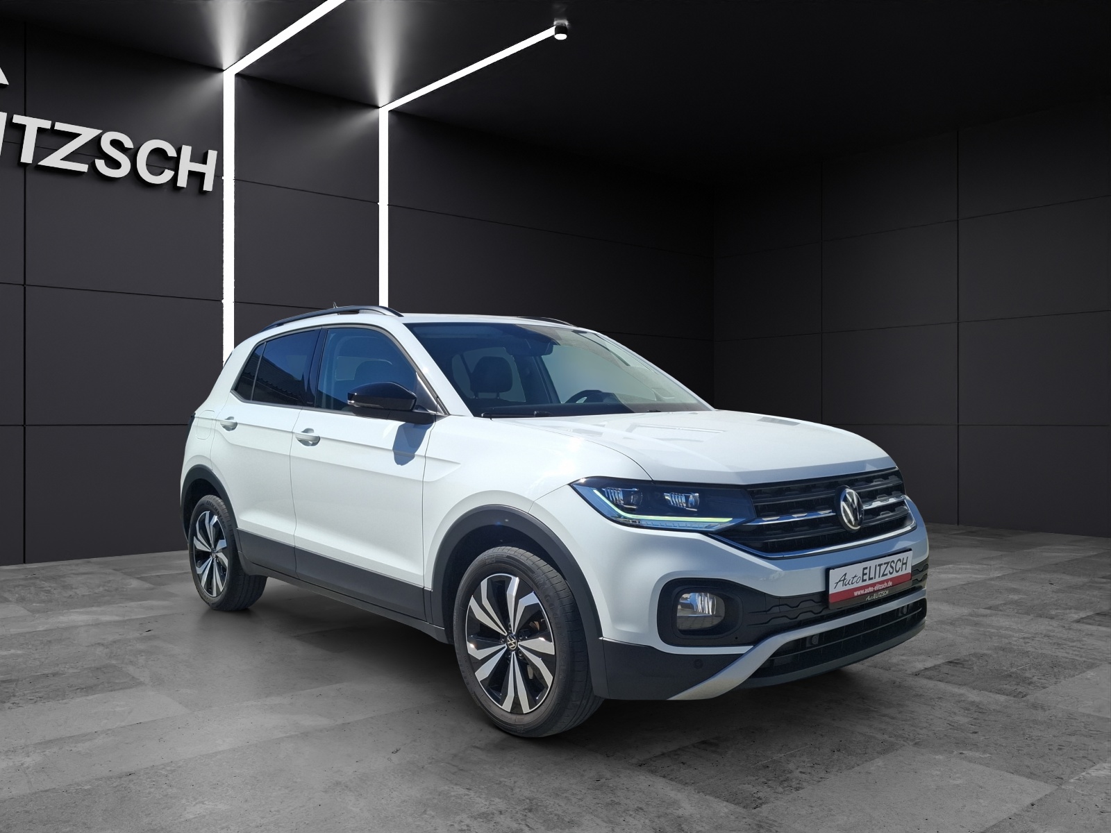 Fahrzeugabbildung Volkswagen T-Cross TSI Life LED Navi Klima GRA PDC SH 17