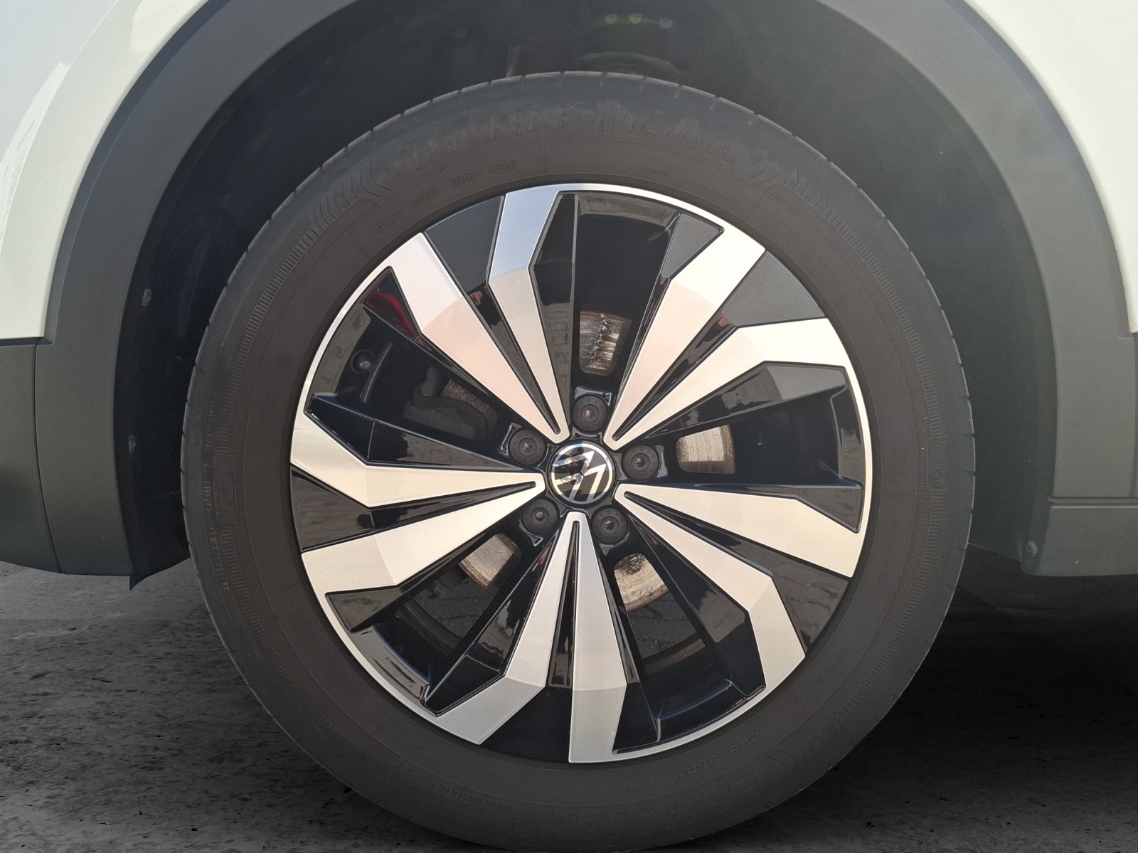 Fahrzeugabbildung Volkswagen T-Cross TSI Life LED Navi Klima GRA PDC SH 17