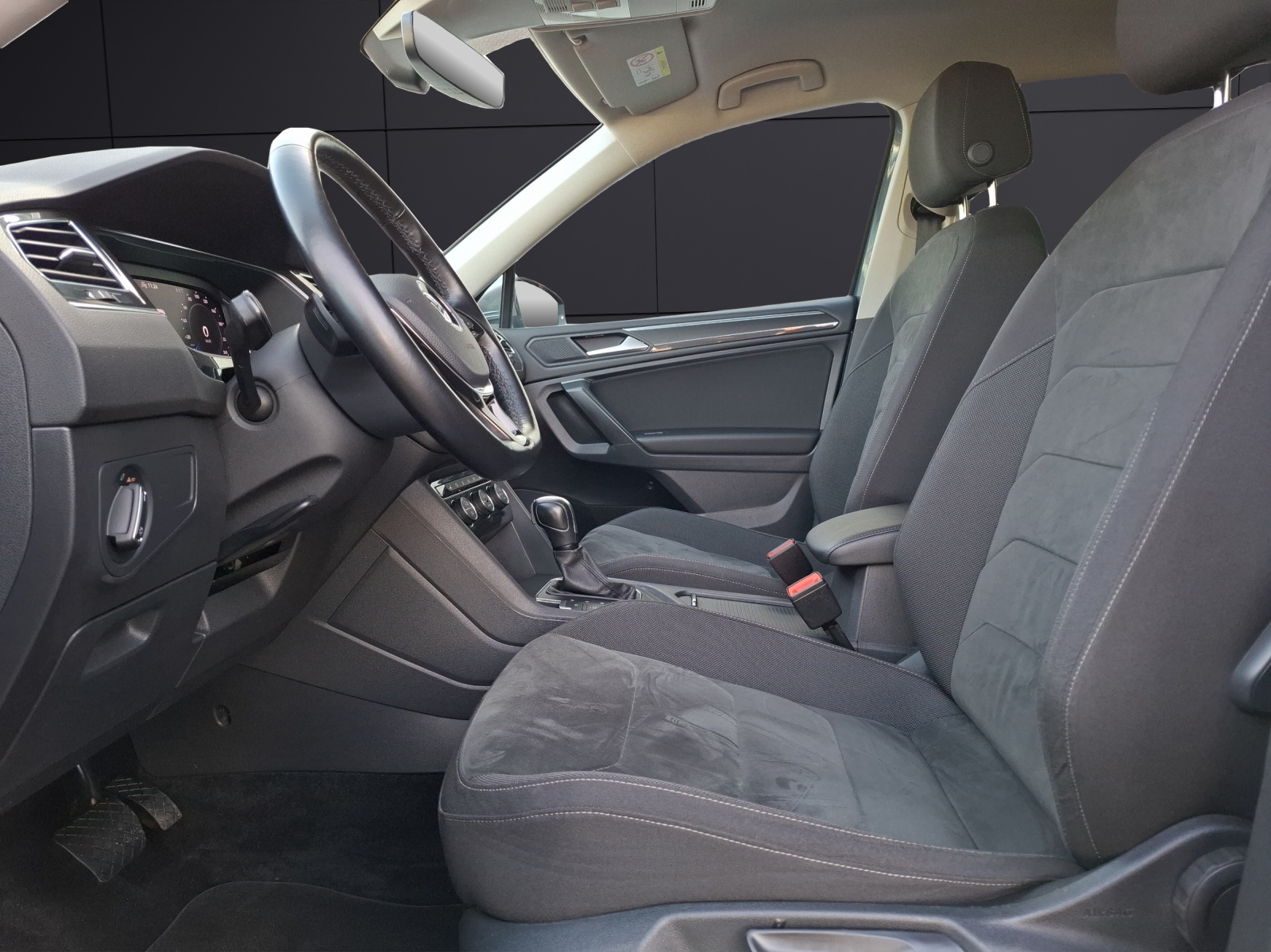 Fahrzeugabbildung Volkswagen Tiguan Allspace TSI Highline DSG LED AHK Navi AID ACC SH 18