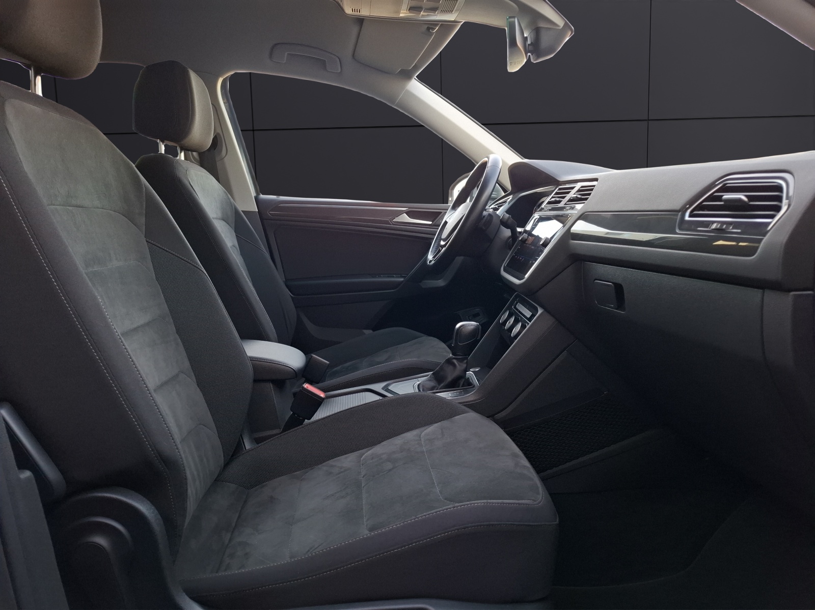 Fahrzeugabbildung Volkswagen Tiguan Allspace TSI Highline DSG LED AHK Navi AID ACC SH 18