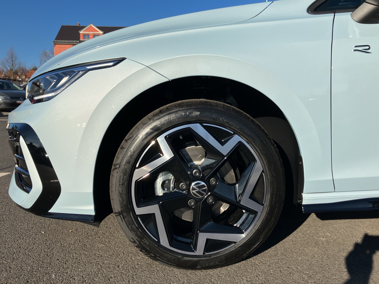 Fahrzeugabbildung Volkswagen Golf R-Line LED NAVI ACC DAB