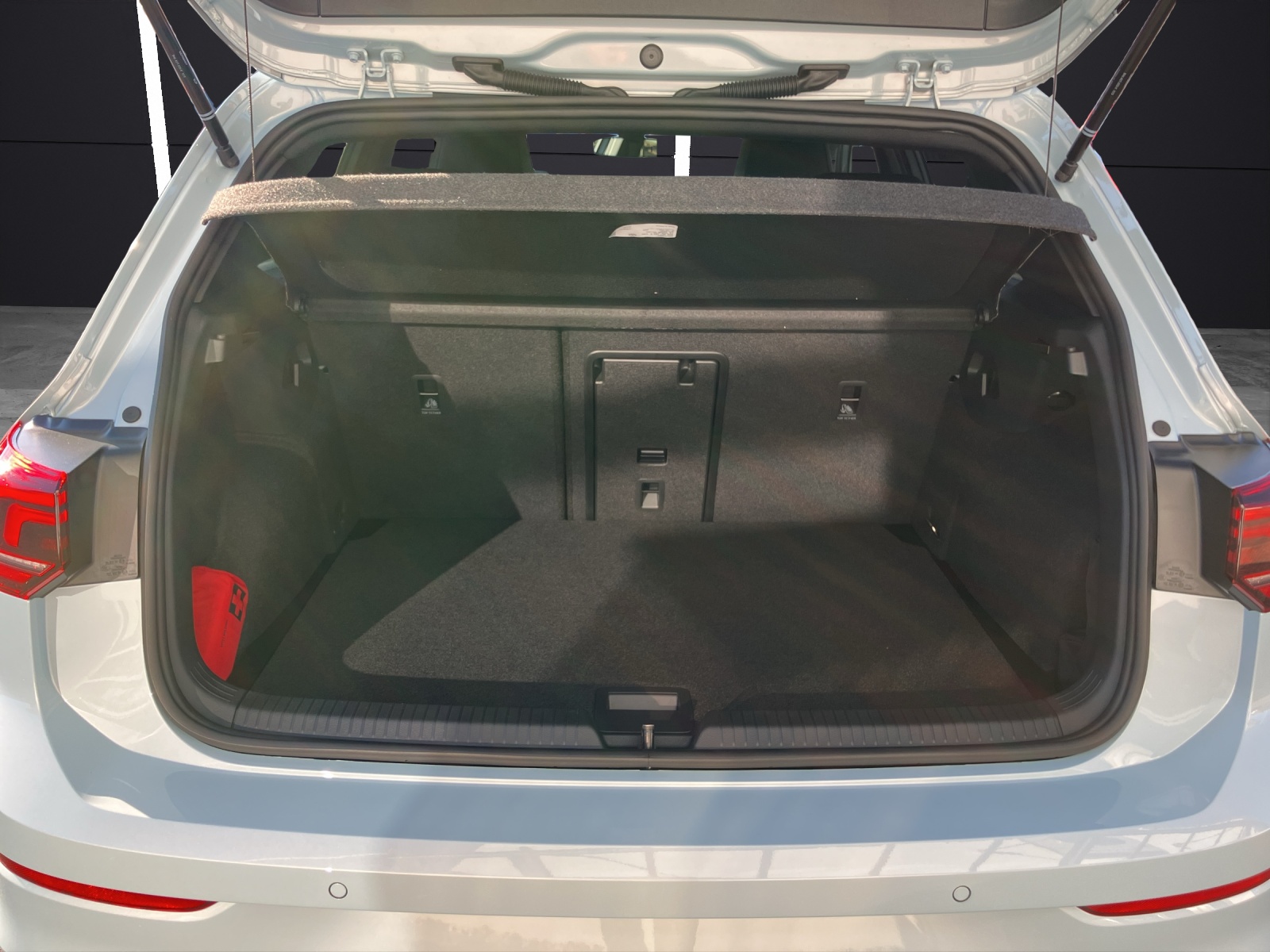 Fahrzeugabbildung Volkswagen Golf R-Line LED NAVI ACC DAB