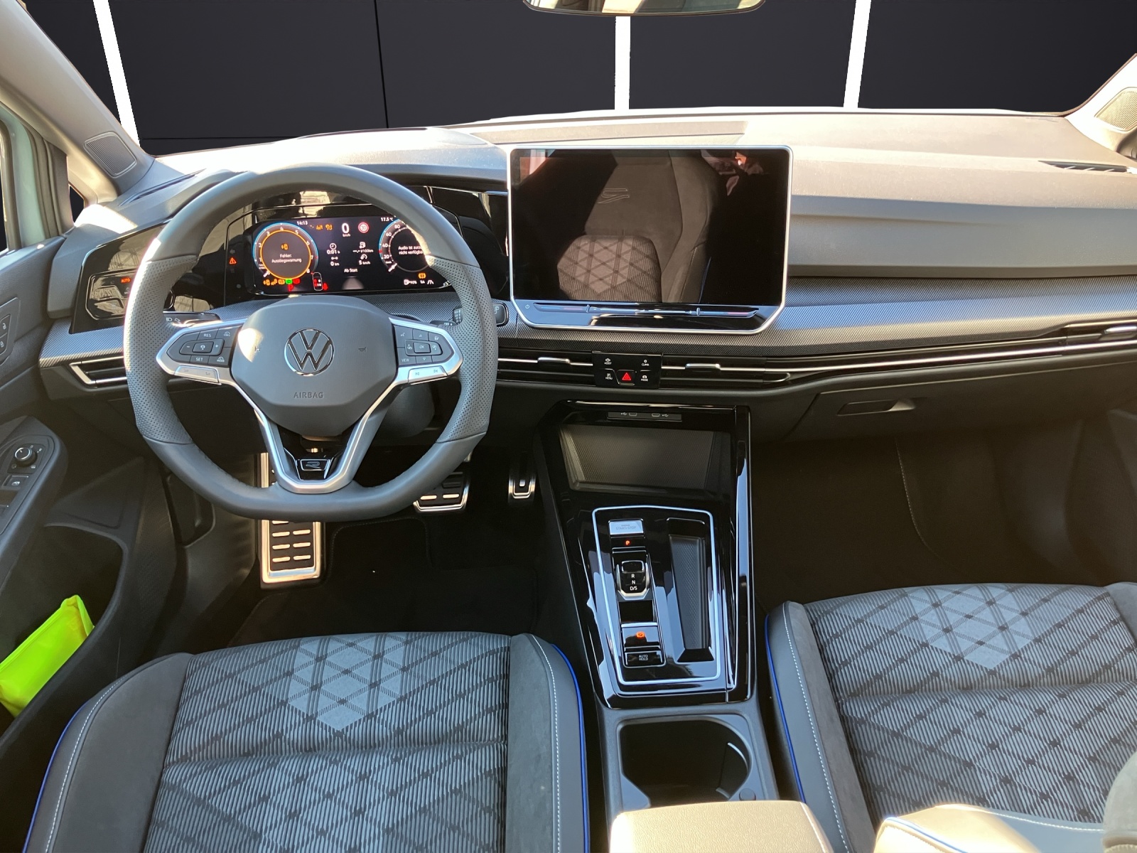 Fahrzeugabbildung Volkswagen Golf R-Line LED NAVI ACC DAB