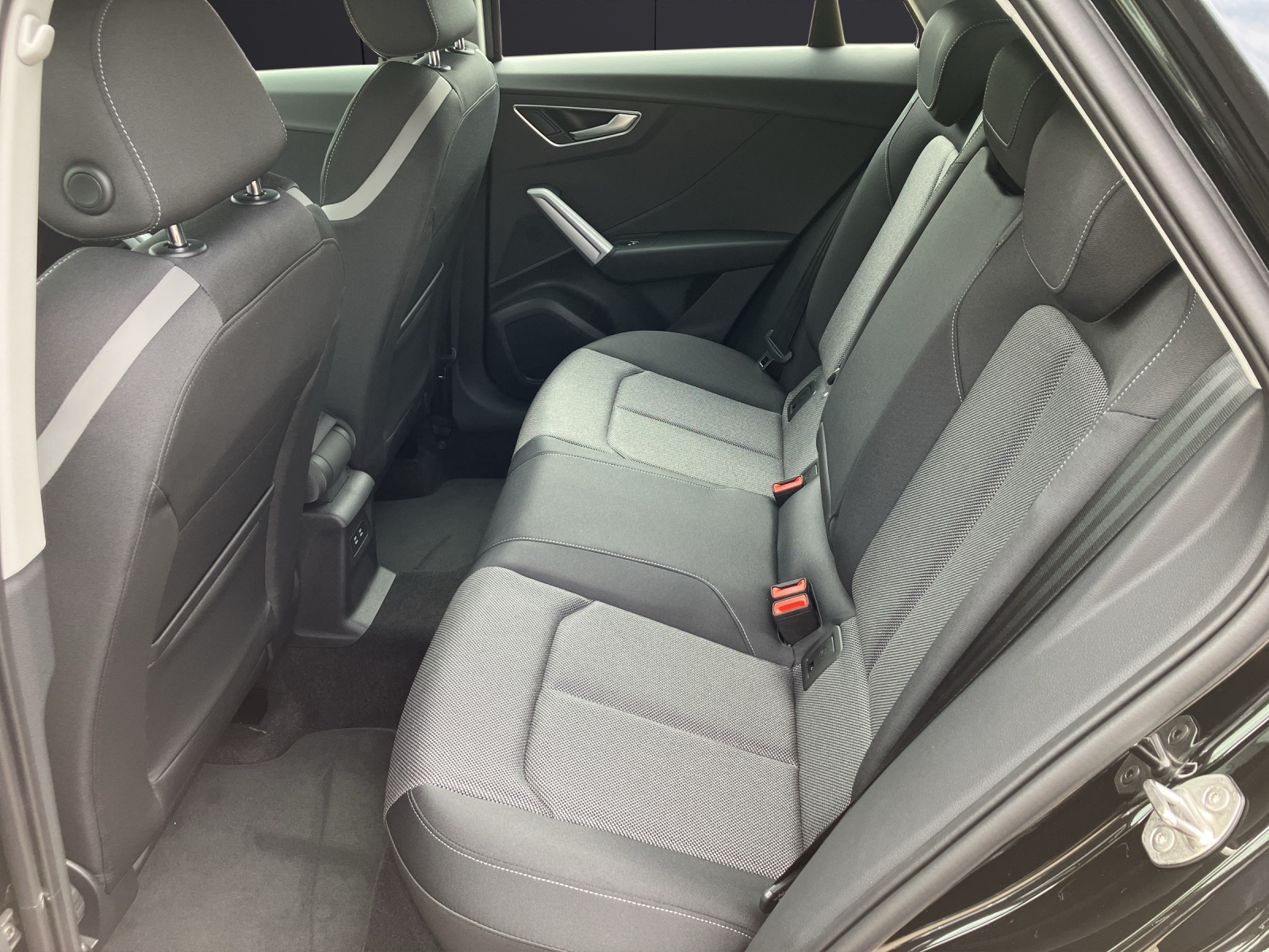 Fahrzeugabbildung Audi Q2 35 TFSI advanced LED, NAVI, DAB