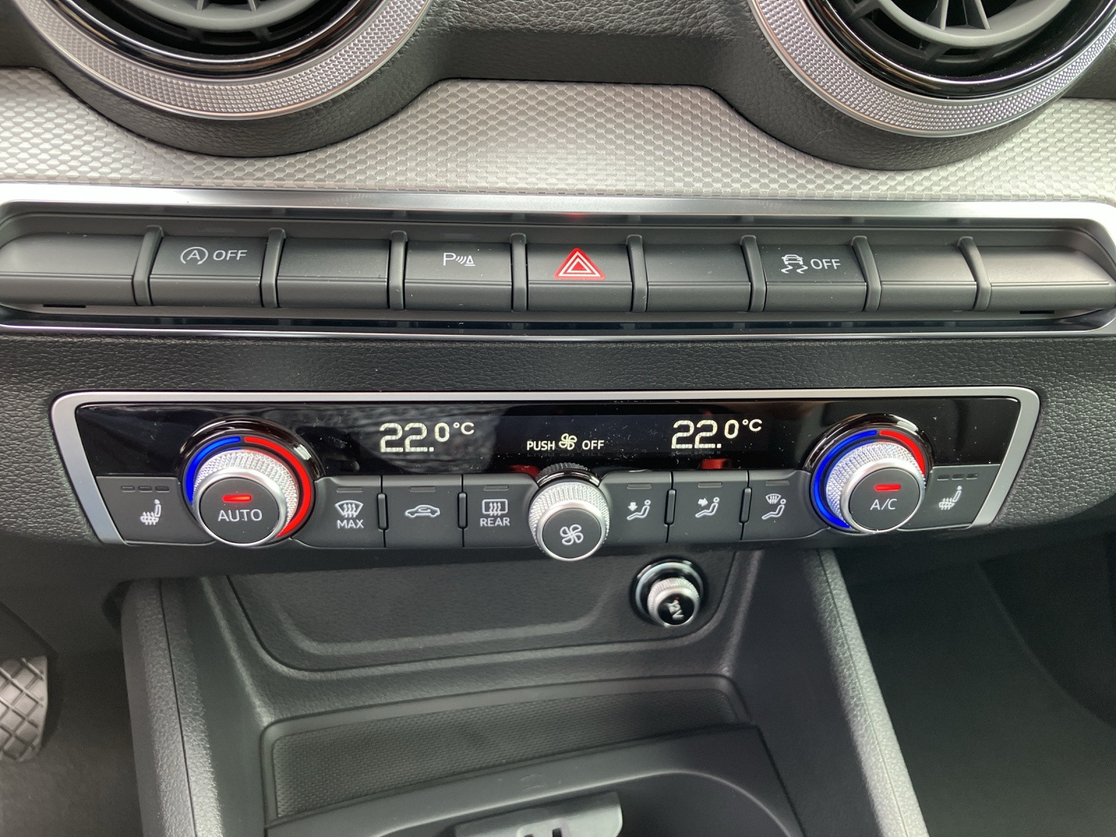 Fahrzeugabbildung Audi Q2 35 TFSI advanced LED, NAVI, DAB