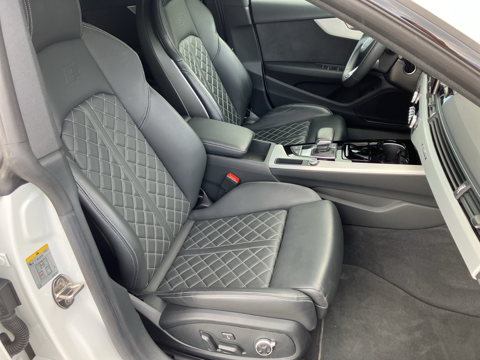 Fahrzeugabbildung Audi A5 Sportback 40 TFSI quattro S line AHZV MATRIX RFK