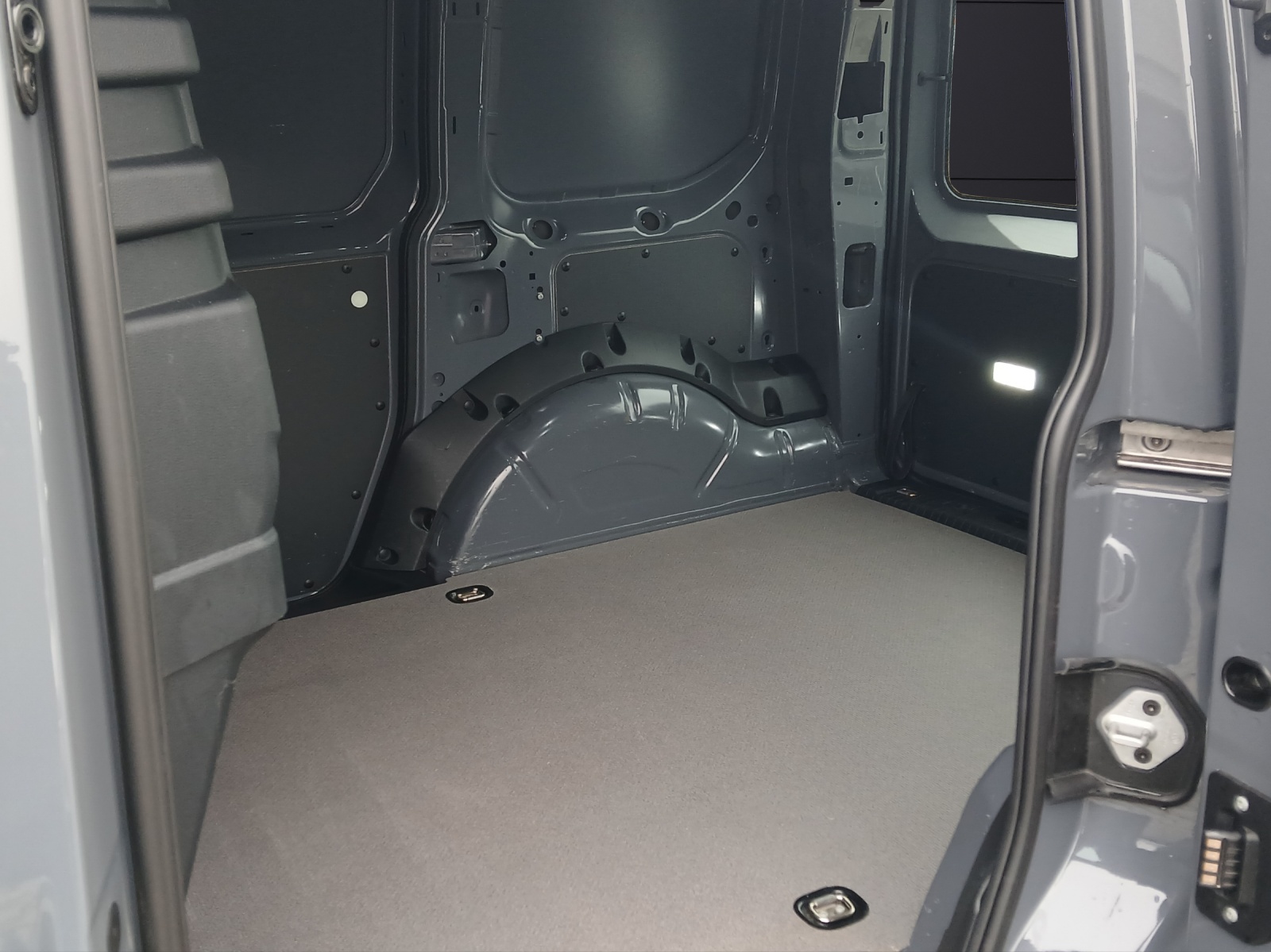 Fahrzeugabbildung Volkswagen Caddy Kasten TSI Basis AHK Klima RFK SH