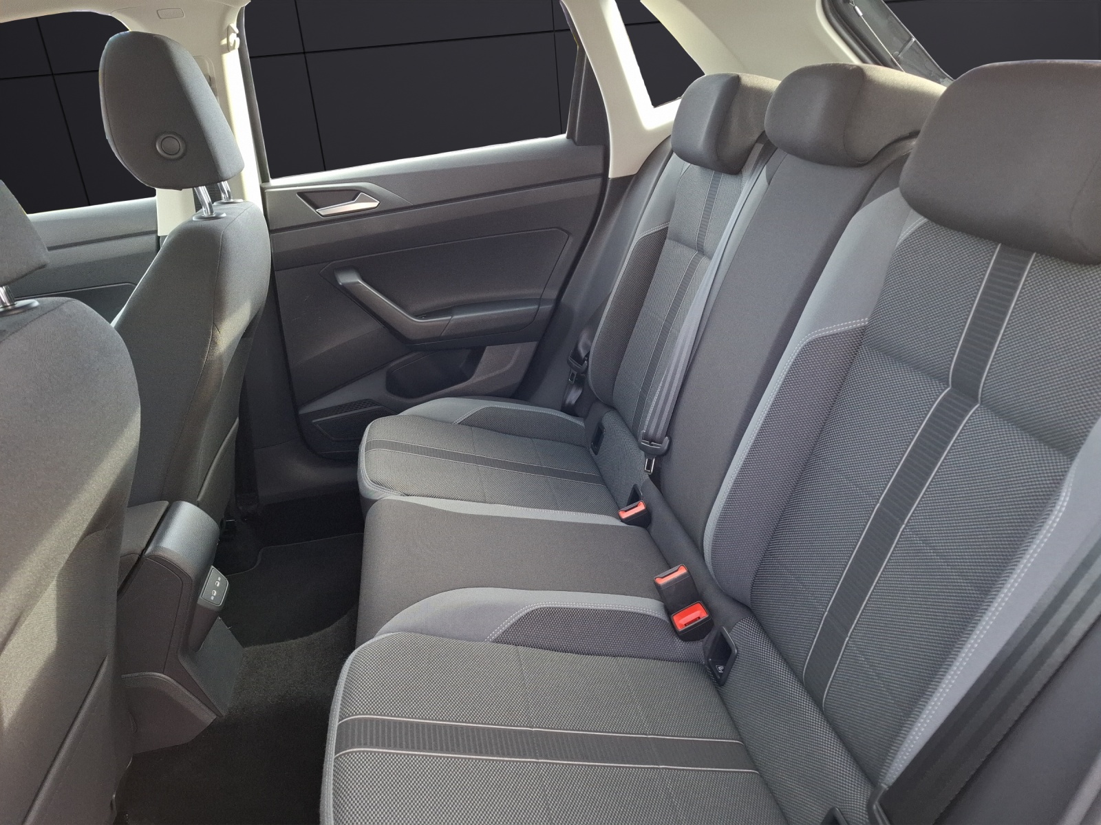 Fahrzeugabbildung Volkswagen Polo TSI Highline LED ACC PDC APP SH LM