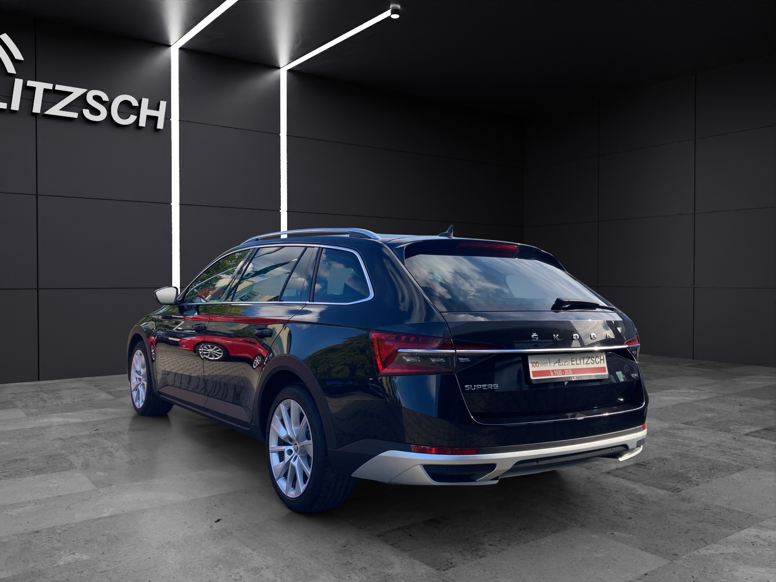 Fahrzeugabbildung SKODA Superb Combi TDI Scout DSG 4x4 Matrix AHK Navi AID ACC RFK 18