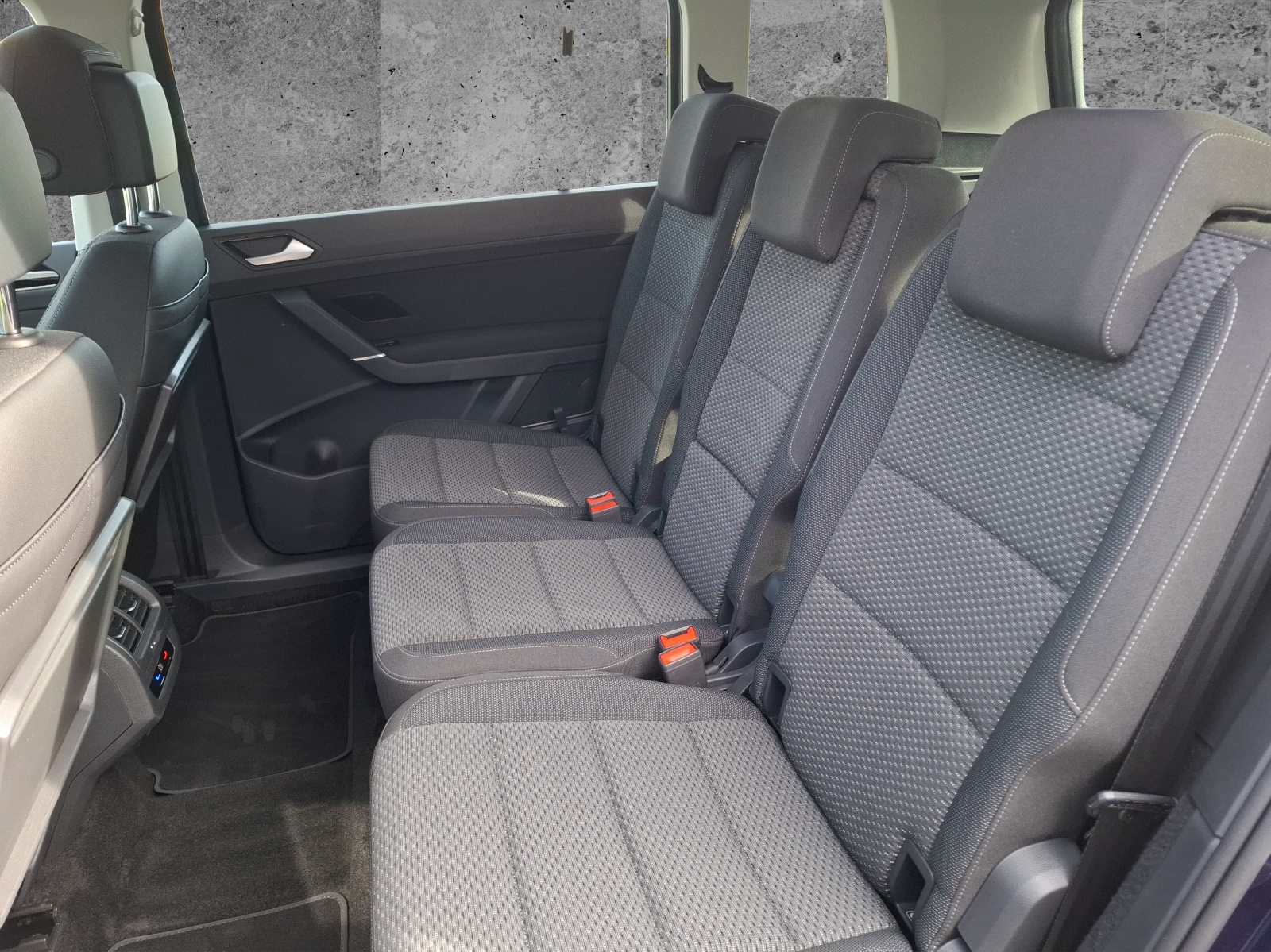 Fahrzeugabbildung Volkswagen Touran TSI Comfortline DSG R-Line LED Navi AID ACC RFK SH