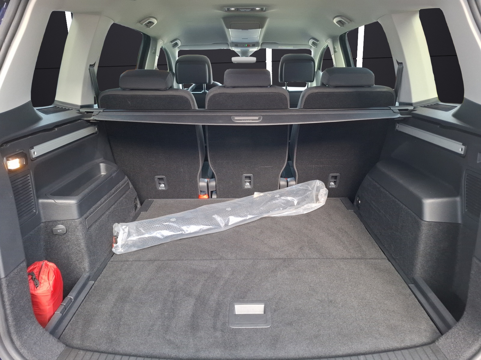 Fahrzeugabbildung Volkswagen Touran TSI Comfortline DSG R-Line LED Navi AID ACC RFK SH