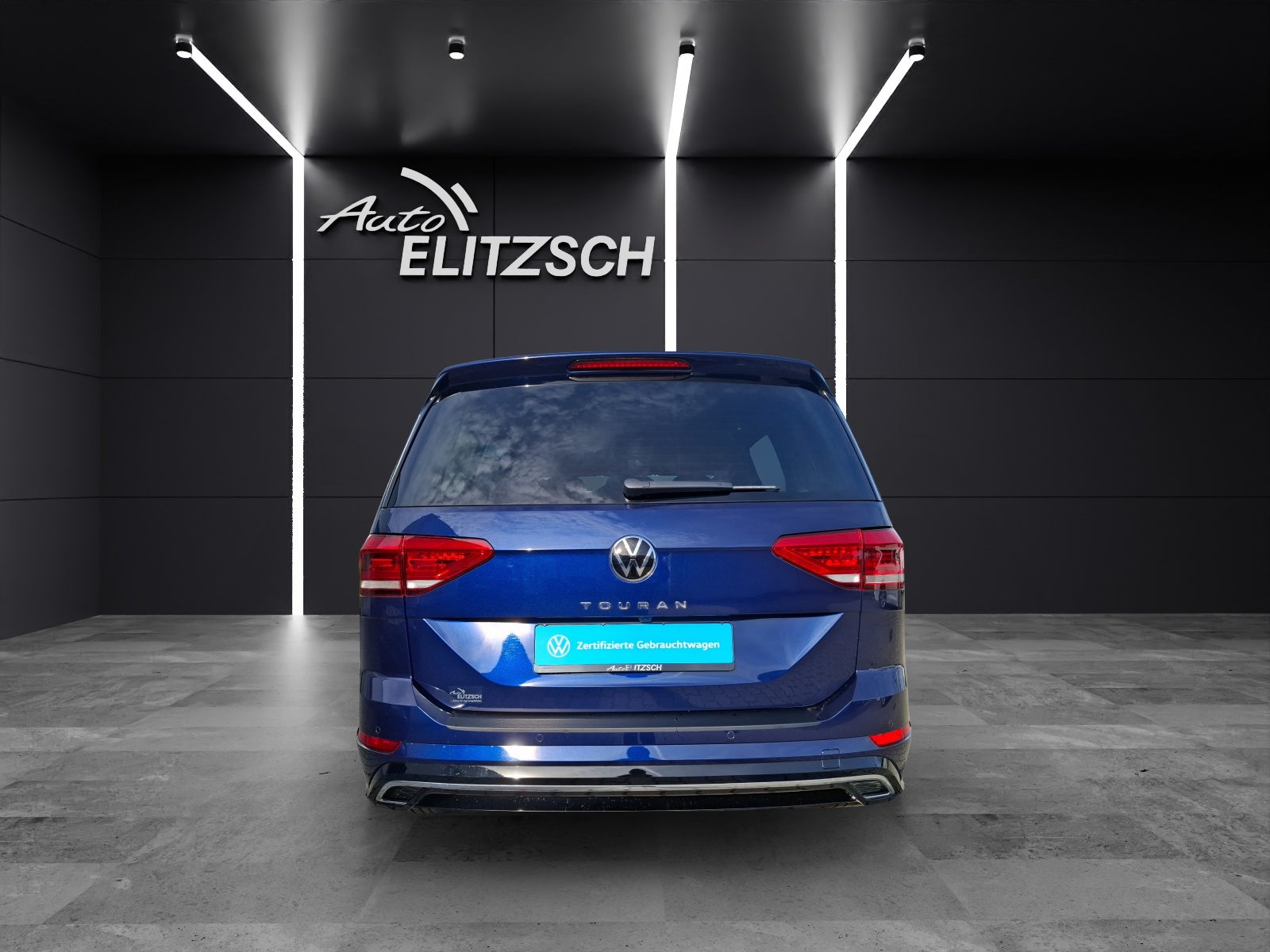 Fahrzeugabbildung Volkswagen Touran TSI Comfortline DSG R-Line LED Navi AID ACC RFK SH