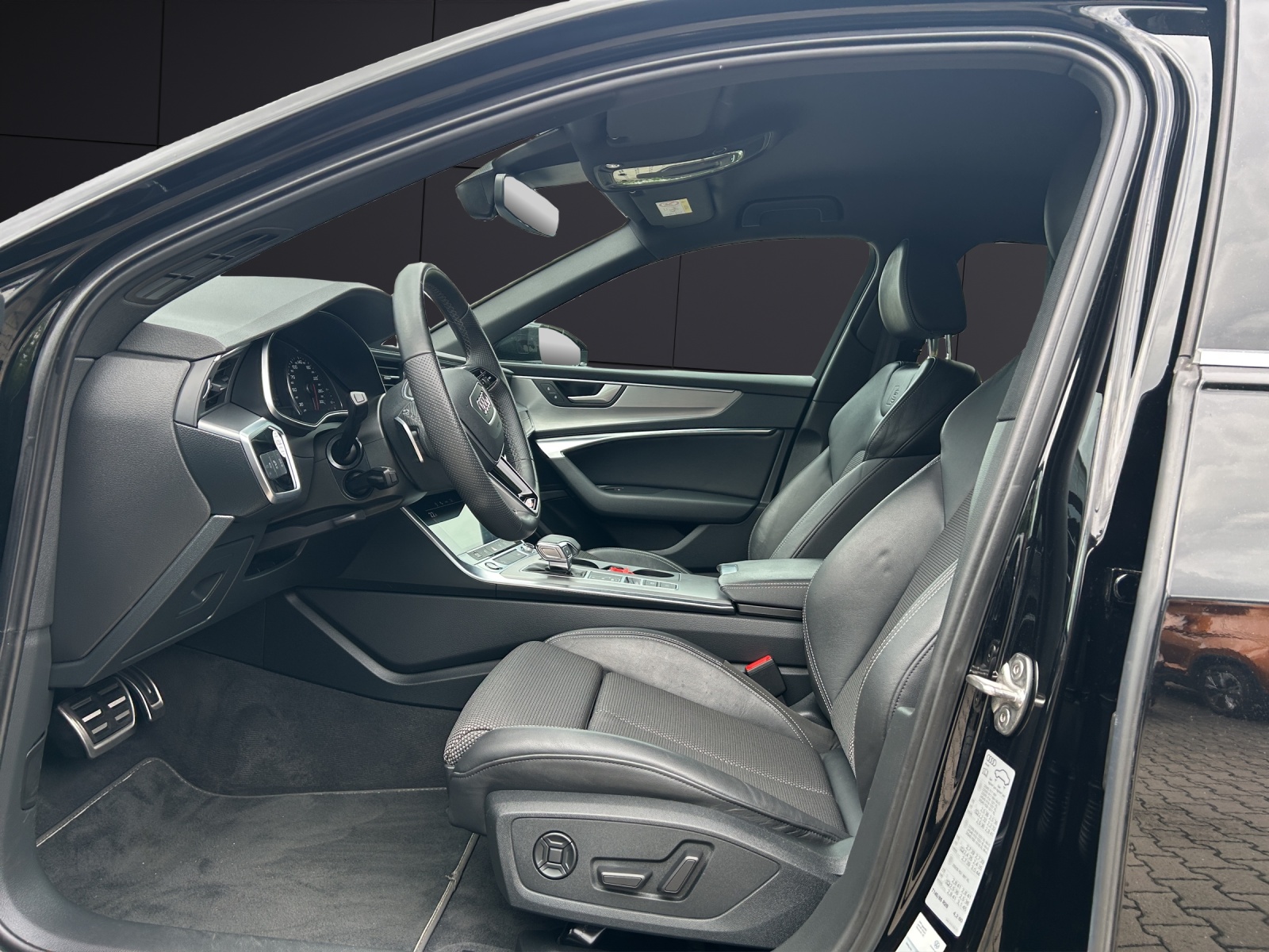 Fahrzeugabbildung Audi A6 Avant 40 TDI quattro sport LED AHK ACC RFK NAVI
