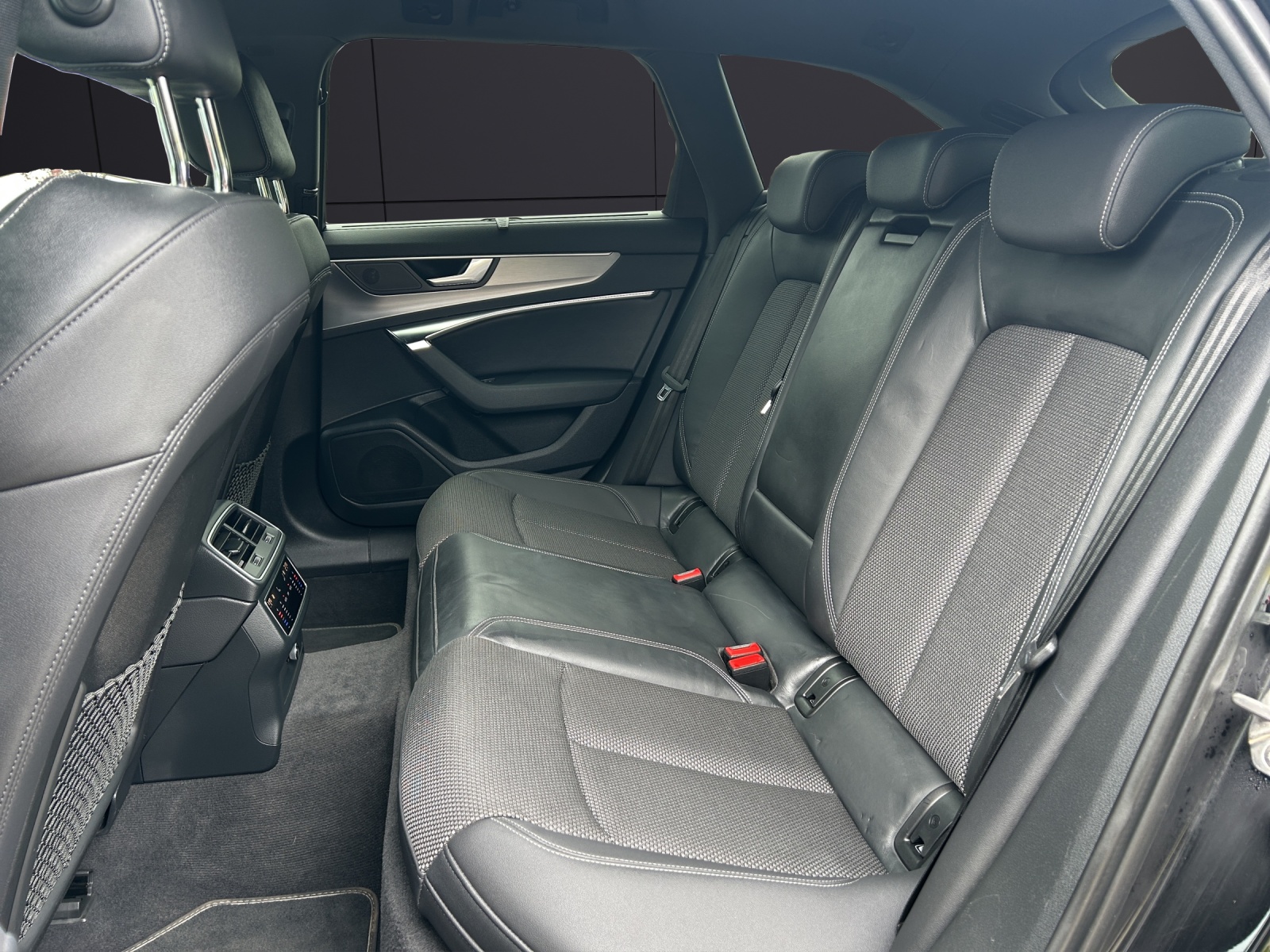 Fahrzeugabbildung Audi A6 Avant 40 TDI quattro sport LED AHK ACC RFK NAVI