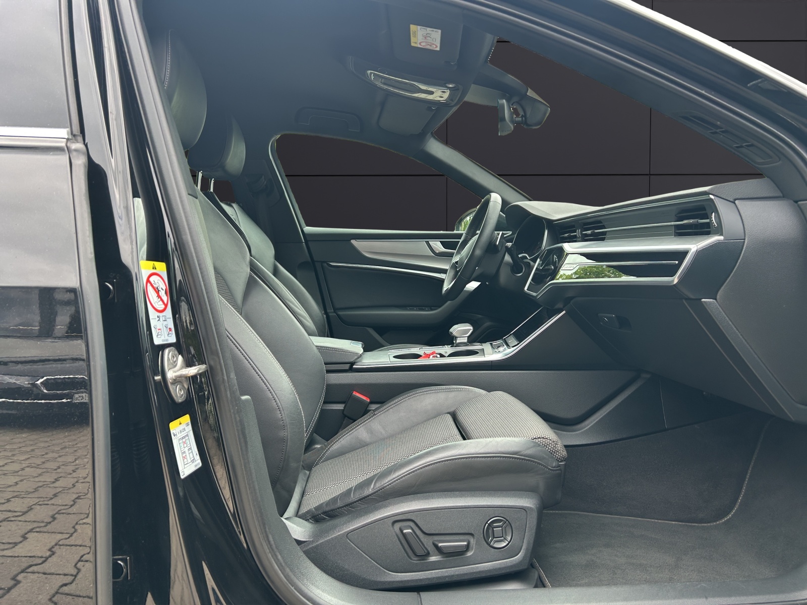 Fahrzeugabbildung Audi A6 Avant 40 TDI quattro sport LED AHK ACC RFK NAVI