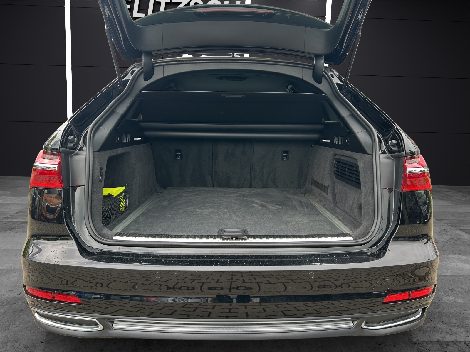Fahrzeugabbildung Audi A6 Avant 40 TDI quattro sport LED AHK ACC RFK NAVI