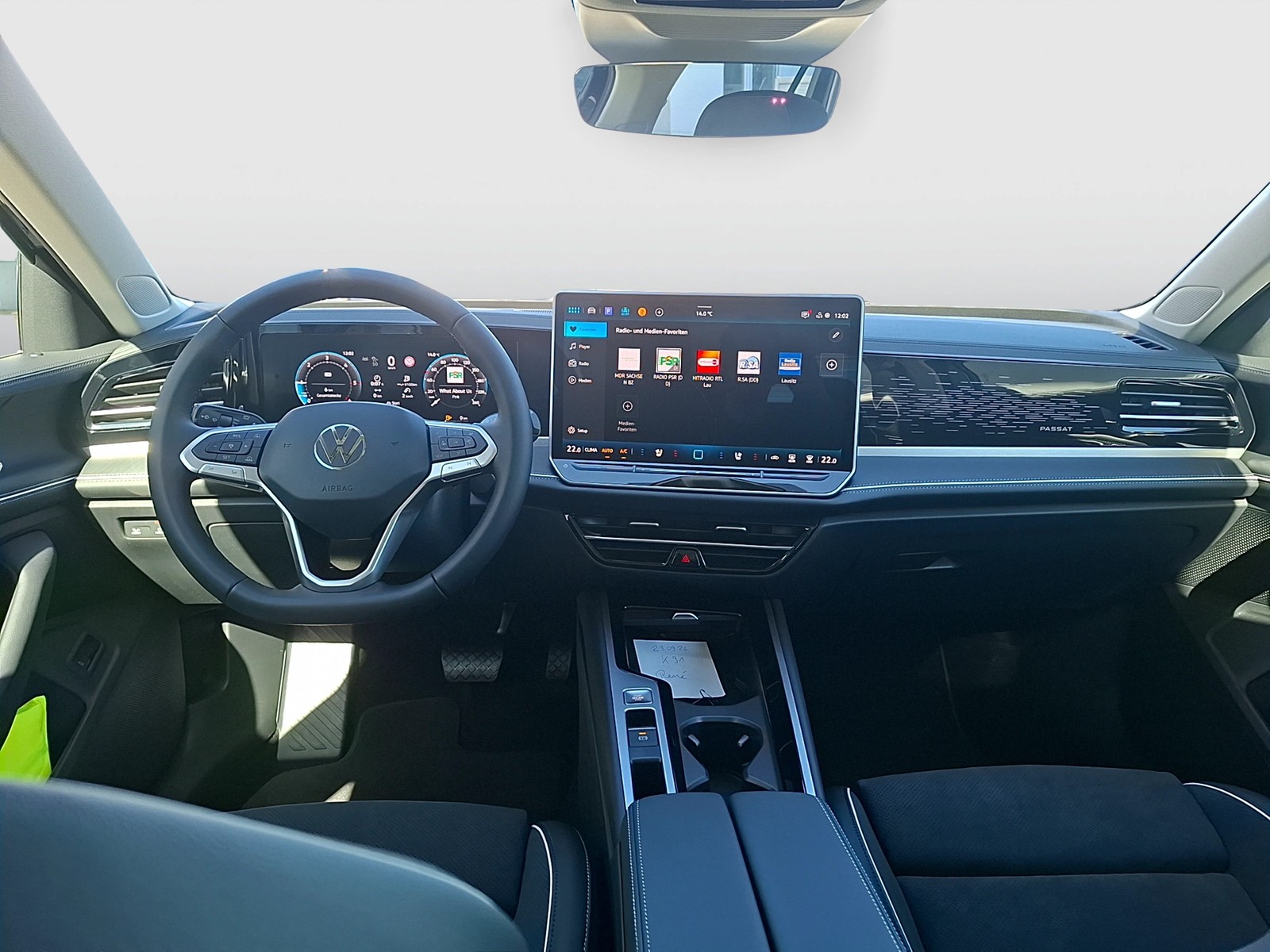 Fahrzeugabbildung Volkswagen Passat Variant TDI Elegance DSG Matrix AHK Navi HUD AID ACC RFK SH