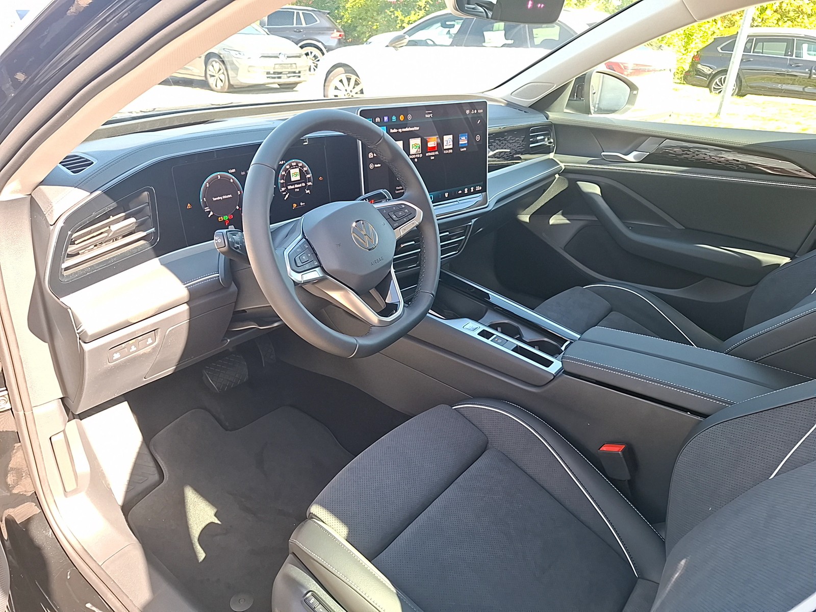 Fahrzeugabbildung Volkswagen Passat Variant TDI Elegance DSG Matrix AHK Navi HUD AID ACC RFK SH