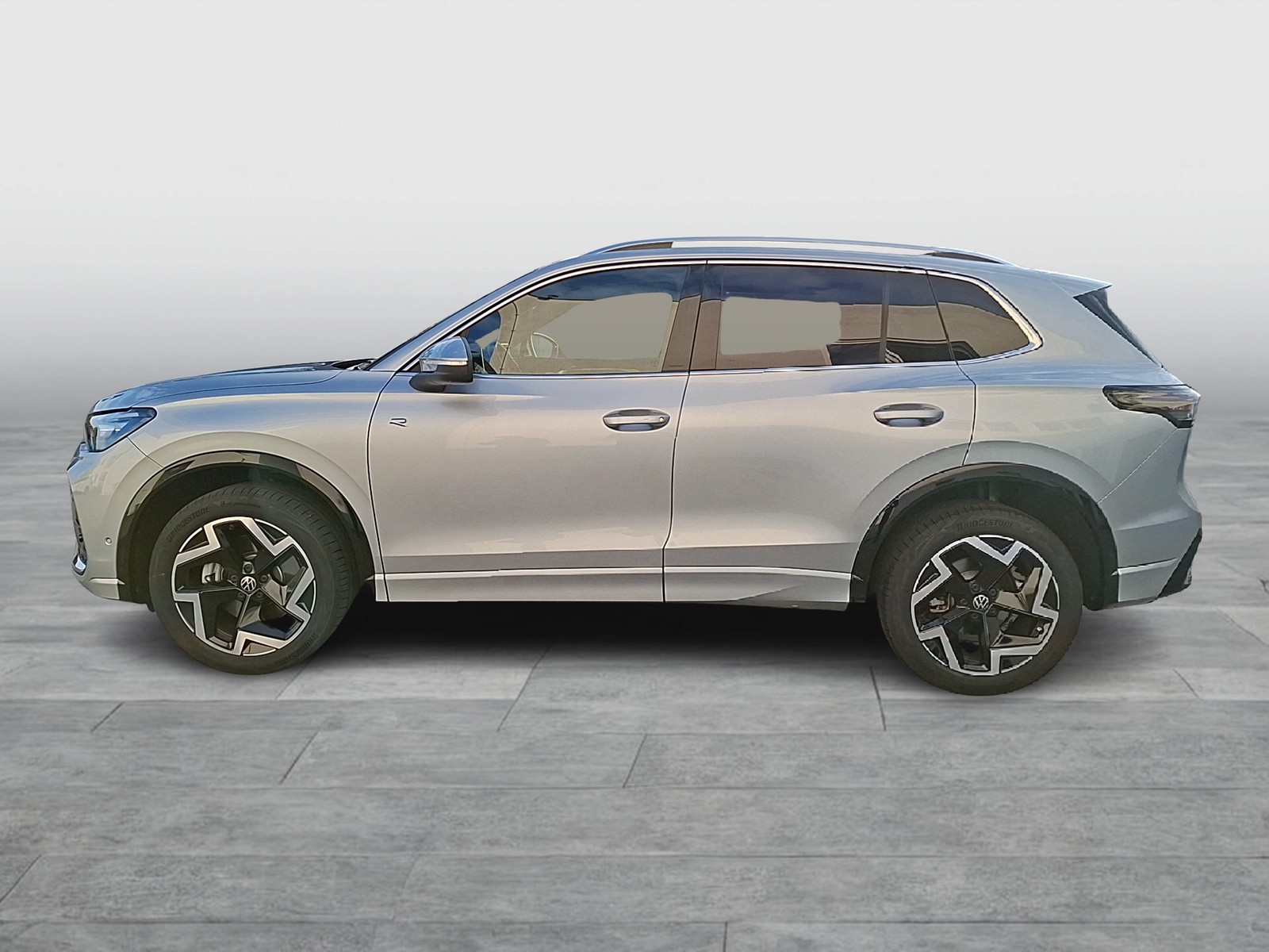 Fahrzeugabbildung Volkswagen Tiguan TDI R-Line DSG 4M Standhzg. Matrix Navi AID HUD ACC RFK SH 19