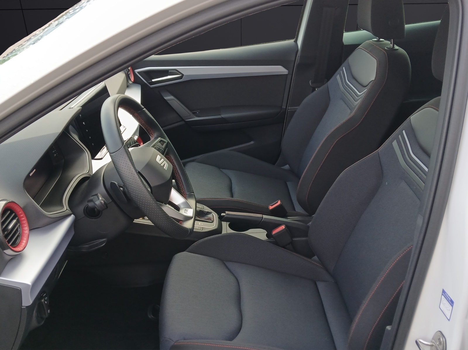 Fahrzeugabbildung SEAT Ibiza TSI FR DSG LED Navi AID ACC RFK SH 18