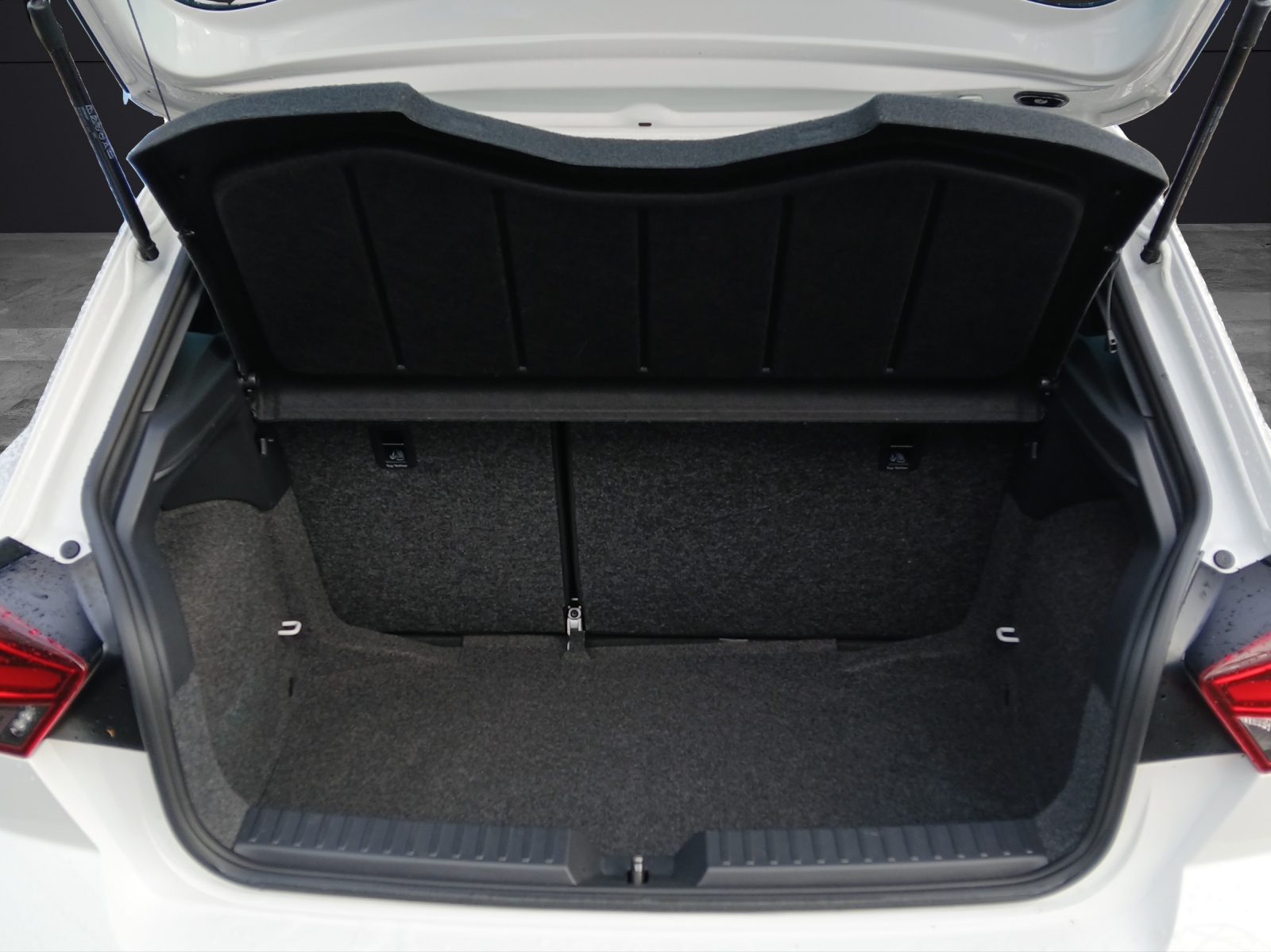 Fahrzeugabbildung SEAT Ibiza TSI FR DSG LED Navi AID ACC RFK SH 18