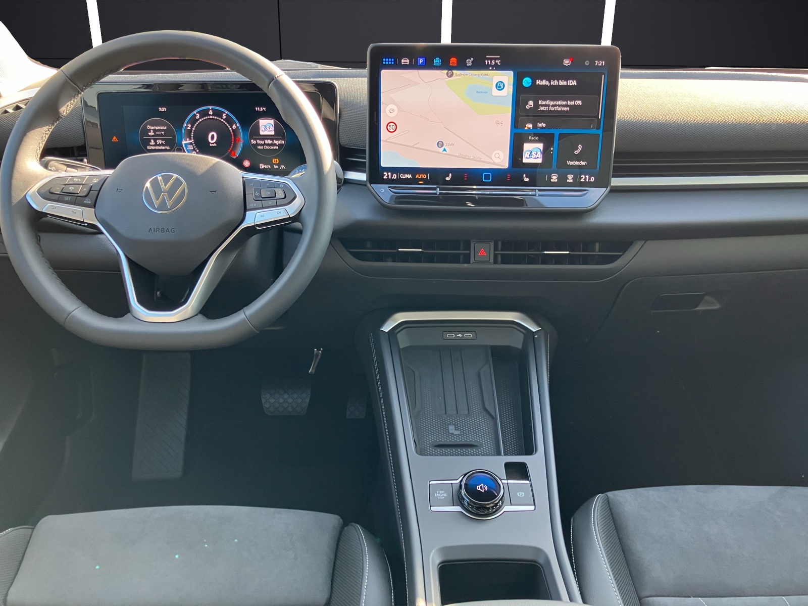 Fahrzeugabbildung Volkswagen T-Roc eTSI Style DSG LED Navi ACC HuD AreaView Kessy