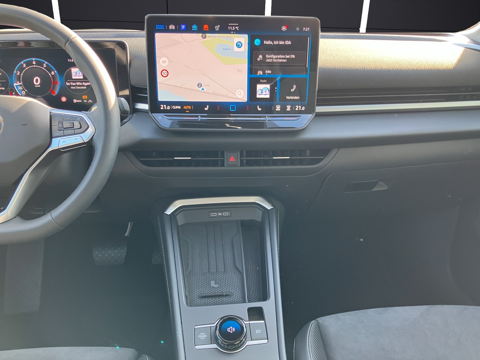Fahrzeugabbildung Volkswagen T-Roc eTSI Style DSG LED Navi ACC HuD AreaView Kessy