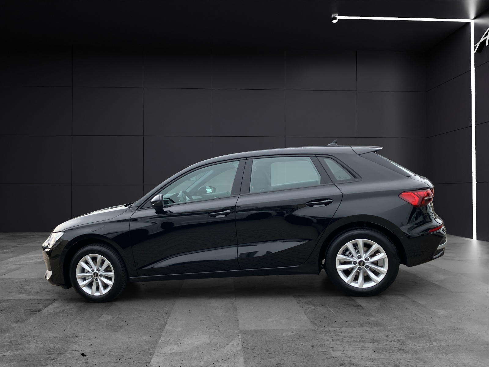 Fahrzeugabbildung Audi A3 Sportback TFSI 85 kW S tronic LED DAB NAVI ACC