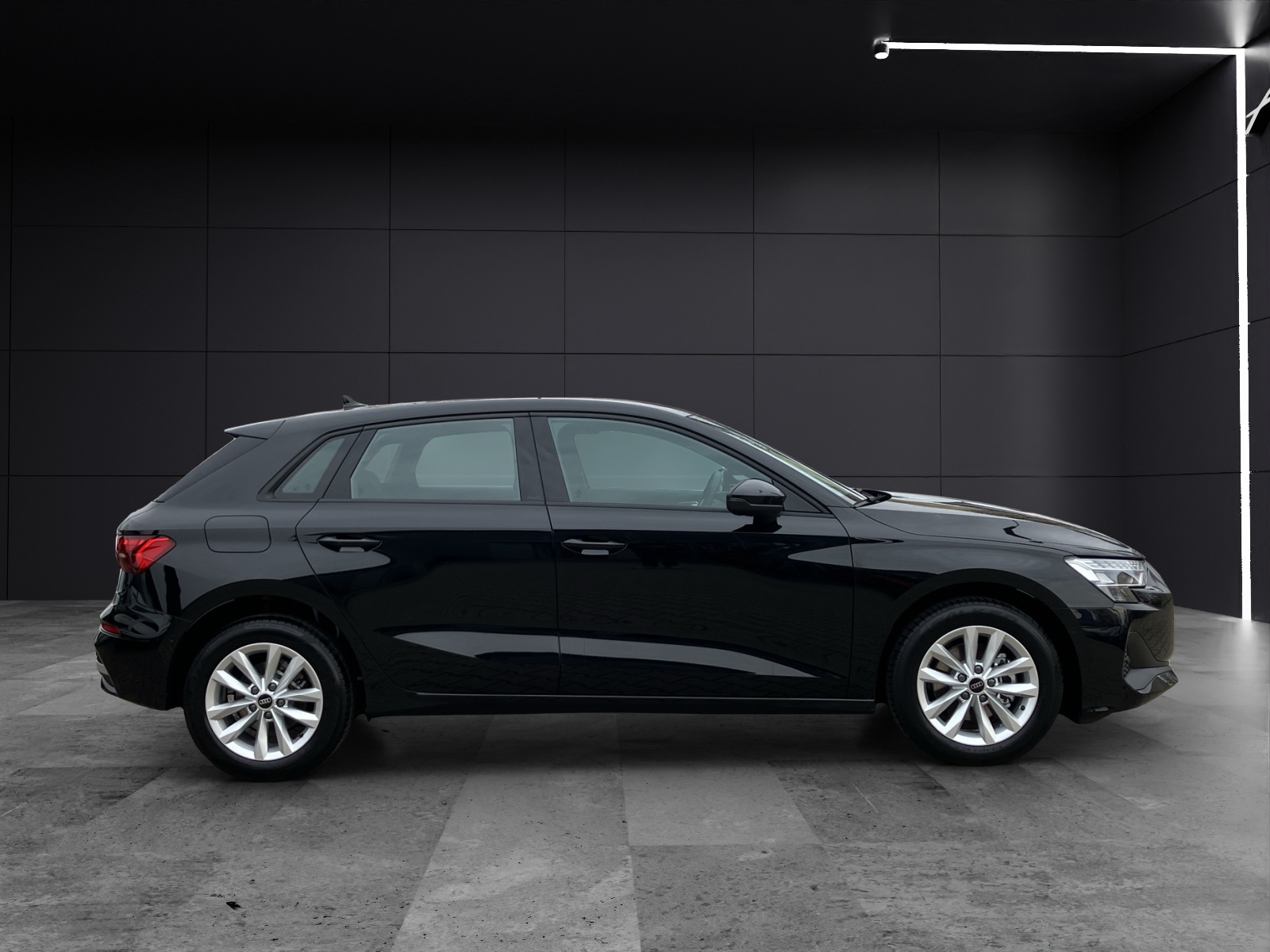 Fahrzeugabbildung Audi A3 Sportback TFSI 85 kW S tronic LED DAB NAVI ACC