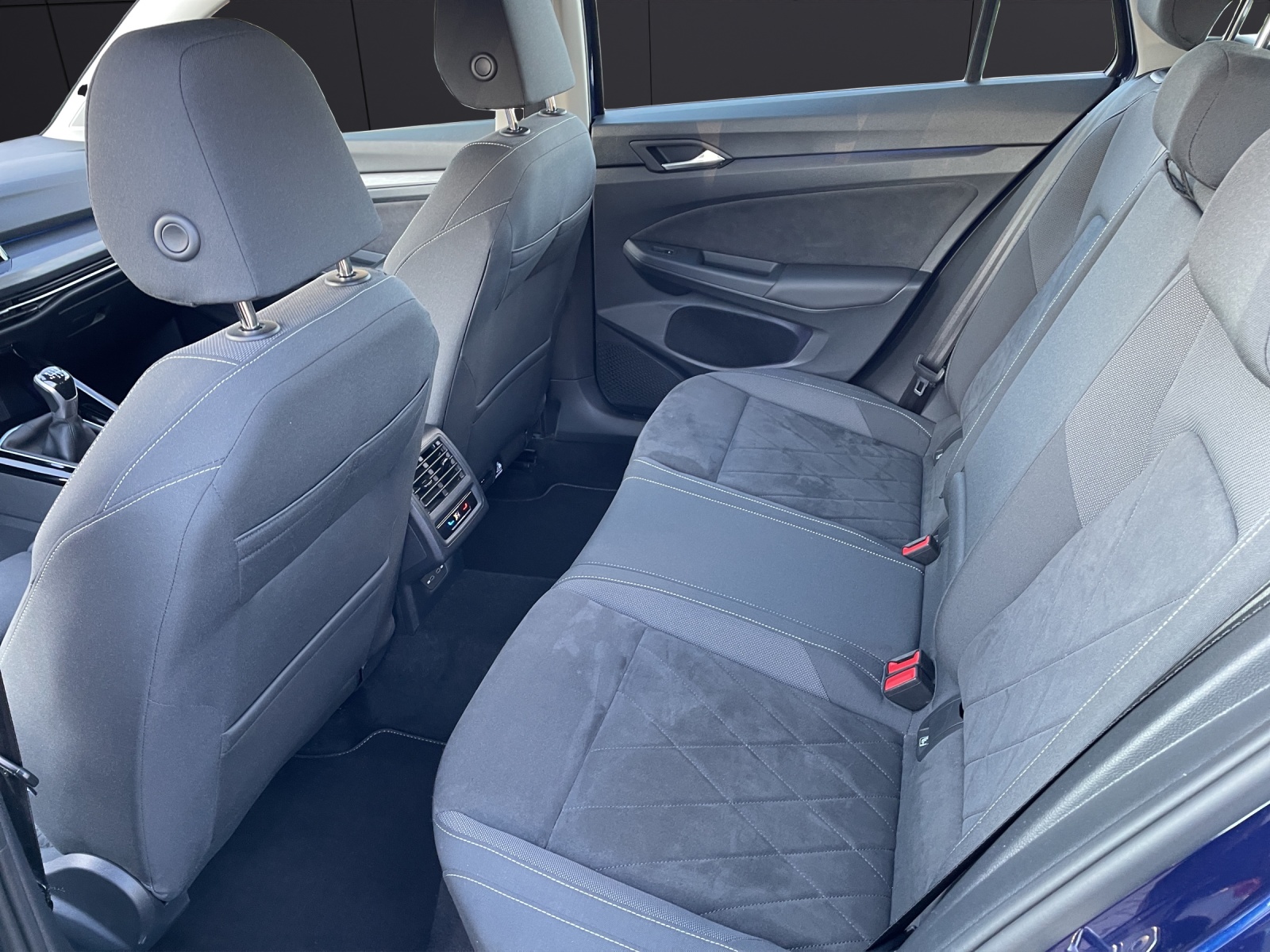 Fahrzeugabbildung Volkswagen Golf VIII Variant Style TSI LED+ ACC SH RearView Ambiente Navi Klima