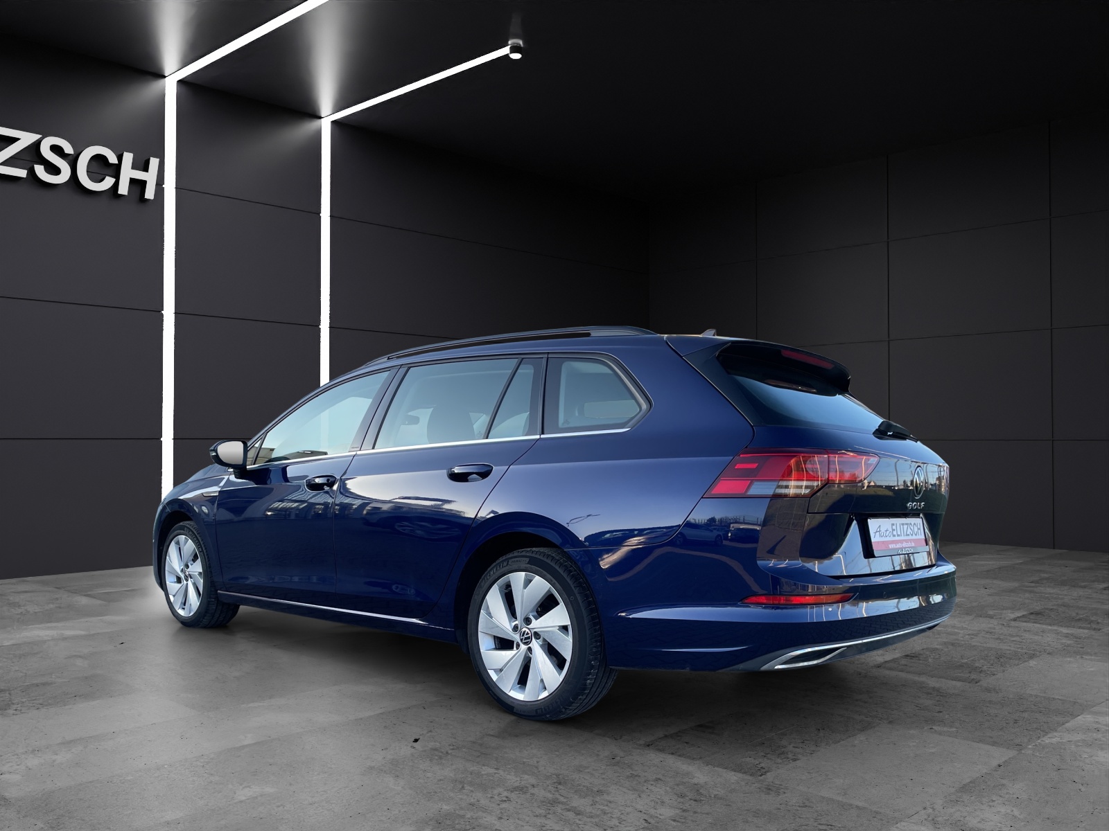 Fahrzeugabbildung Volkswagen Golf VIII Variant Style TSI LED+ ACC SH RearView Ambiente Navi Klima