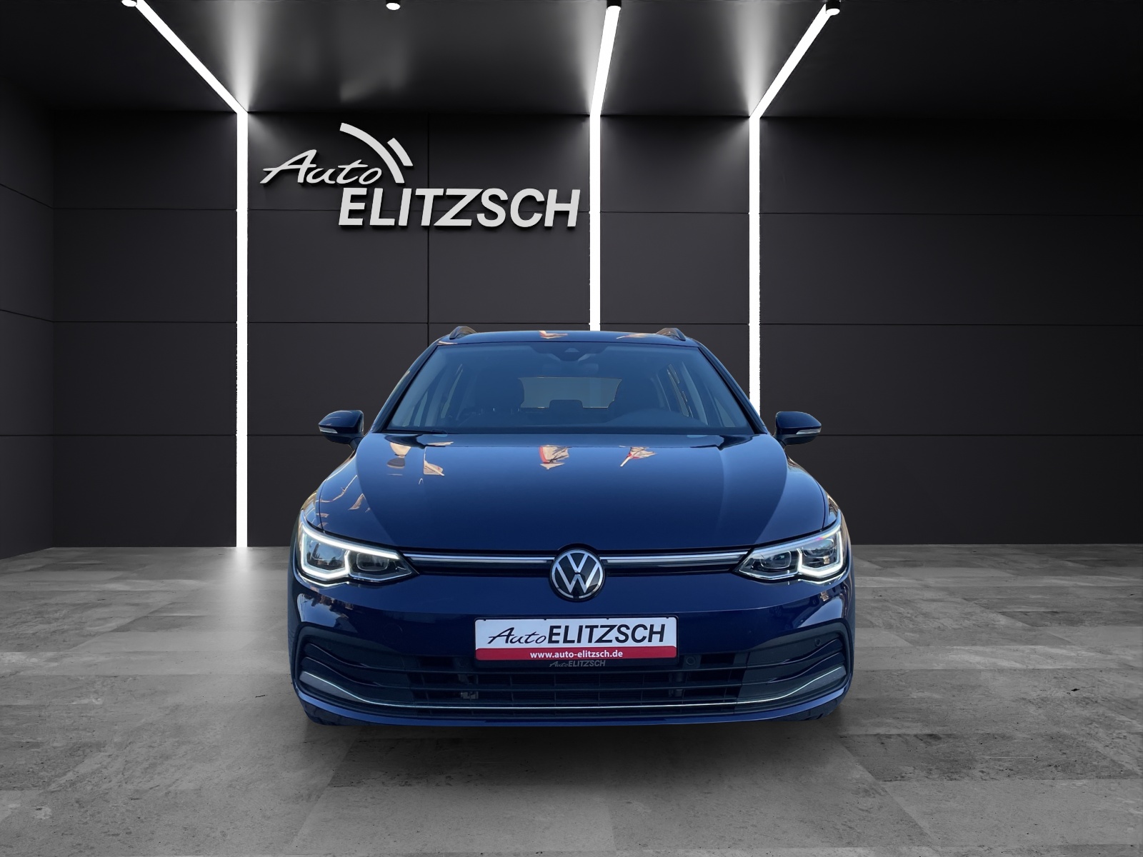 Fahrzeugabbildung Volkswagen Golf VIII Variant Style TSI LED+ ACC SH RearView Ambiente Navi Klima