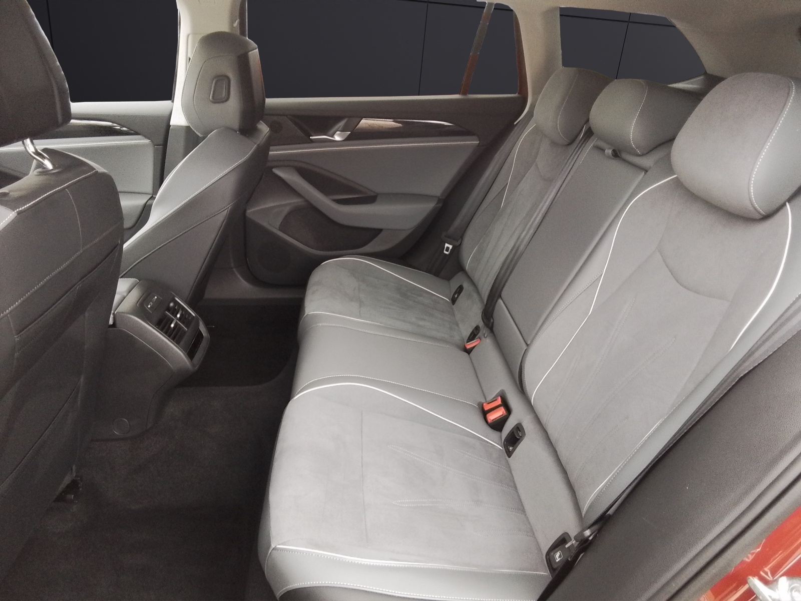 Fahrzeugabbildung Volkswagen Passat TDI DSG Business LED ACC AHK NAVI TRAILERASSIST