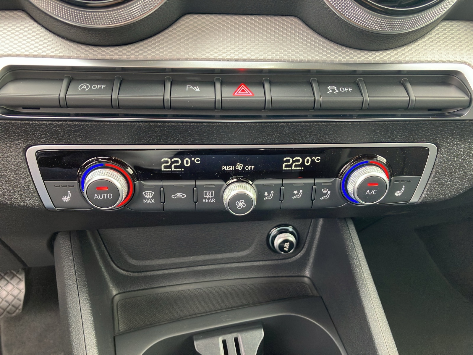 Fahrzeugabbildung Audi Q2 35 TFSI advanced S tronic Matrix Vorb. AHZV
