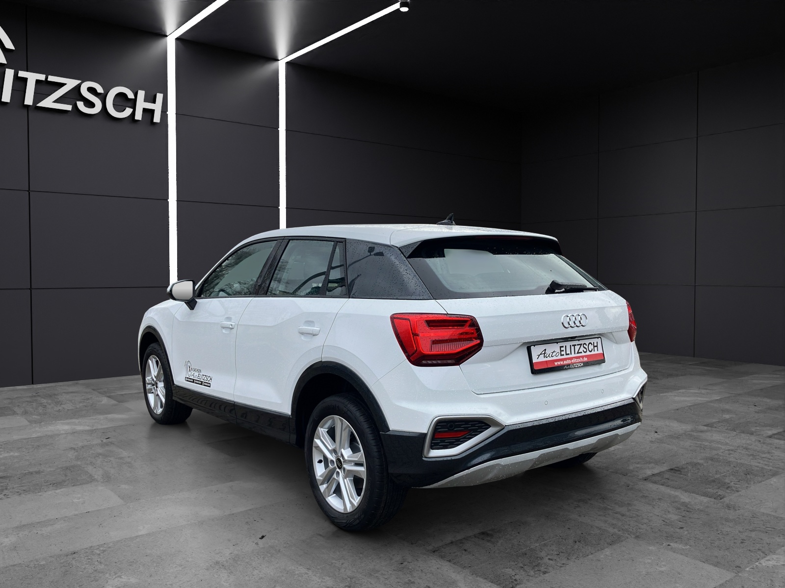 Fahrzeugabbildung Audi Q2 35 TFSI advanced S tronic Matrix Vorb. AHZV