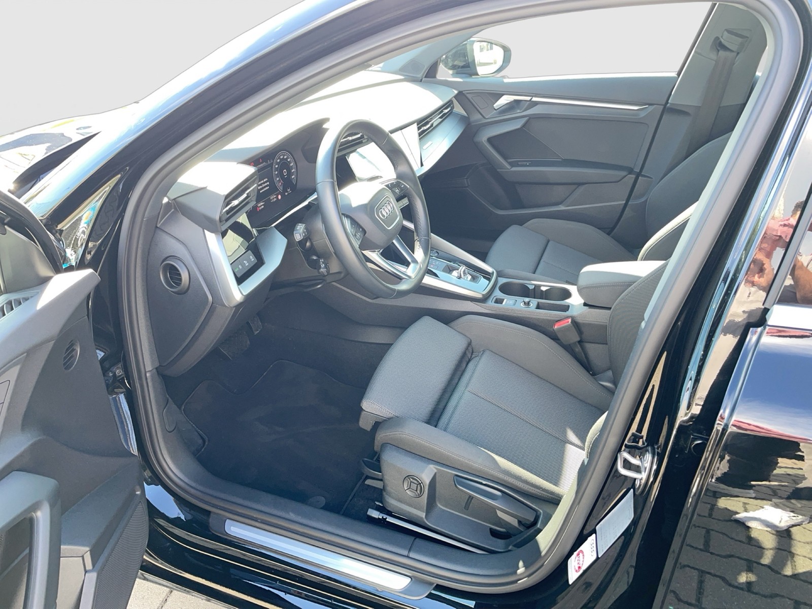 Fahrzeugabbildung Audi A3 Sportback 35 TFSI advanced LED DSG ACC