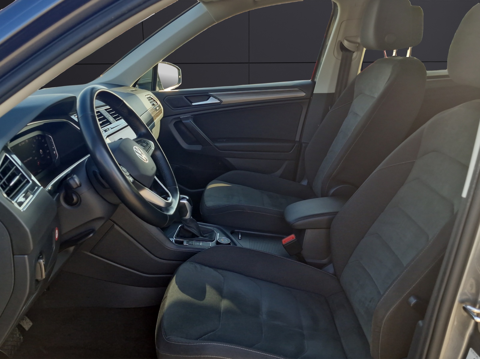 Fahrzeugabbildung Volkswagen Tiguan L 2.0 TDI AHZ MATRIX DSG 4x4 Keyless SH