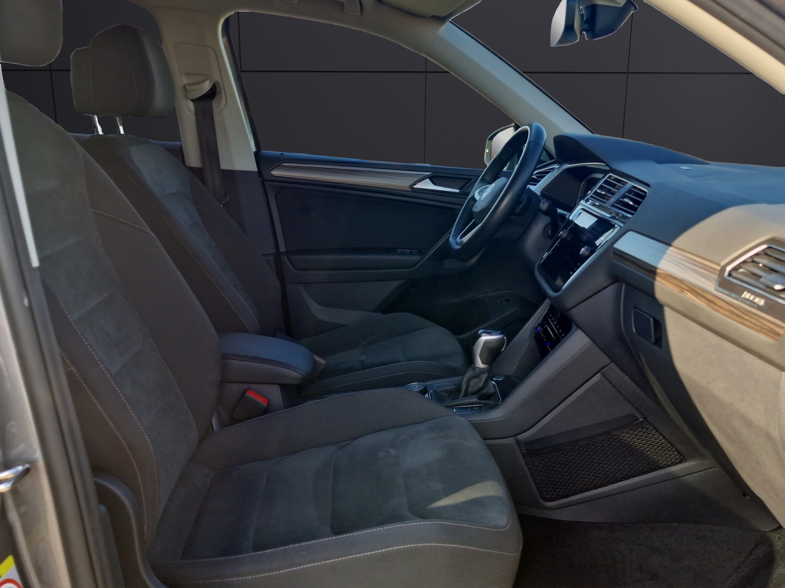 Fahrzeugabbildung Volkswagen Tiguan L 2.0 TDI AHZ MATRIX DSG 4x4 Keyless SH