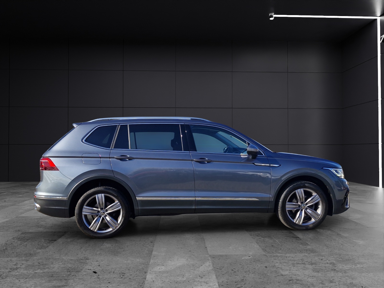 Fahrzeugabbildung Volkswagen Tiguan L 2.0 TDI AHZ MATRIX DSG 4x4 Keyless SH