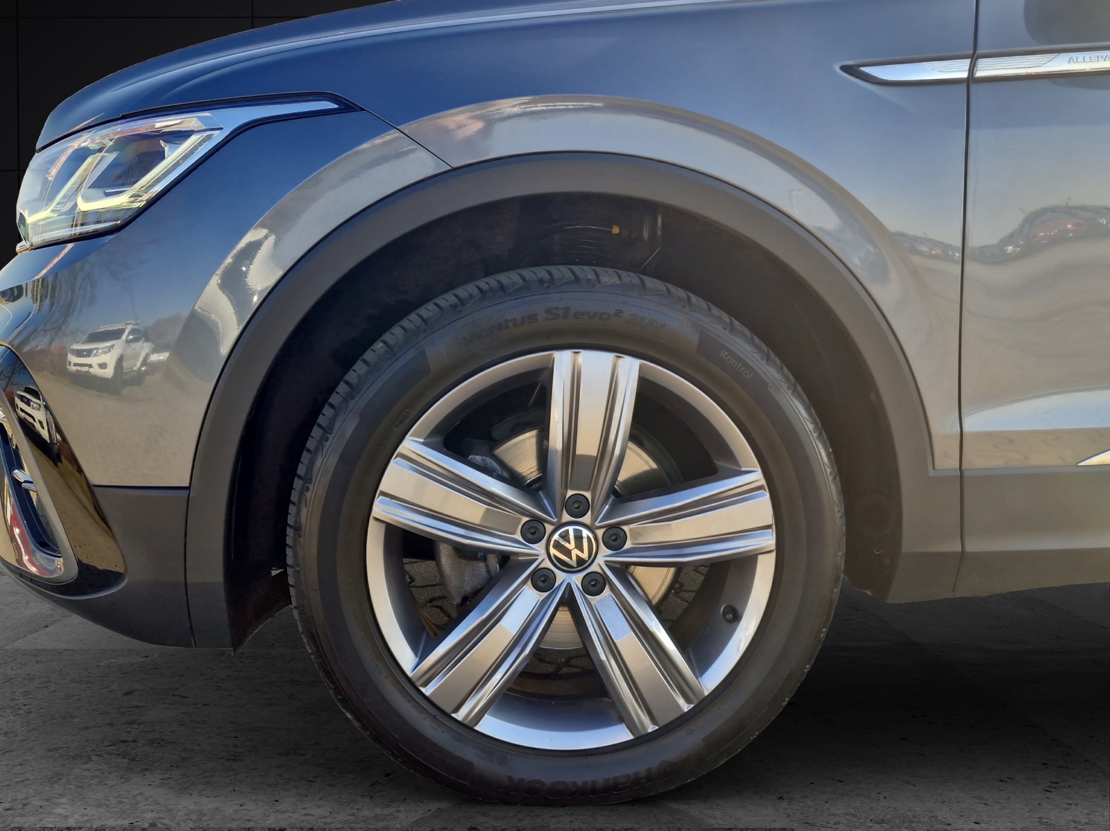 Fahrzeugabbildung Volkswagen Tiguan L 2.0 TDI AHZ MATRIX DSG 4x4 Keyless SH