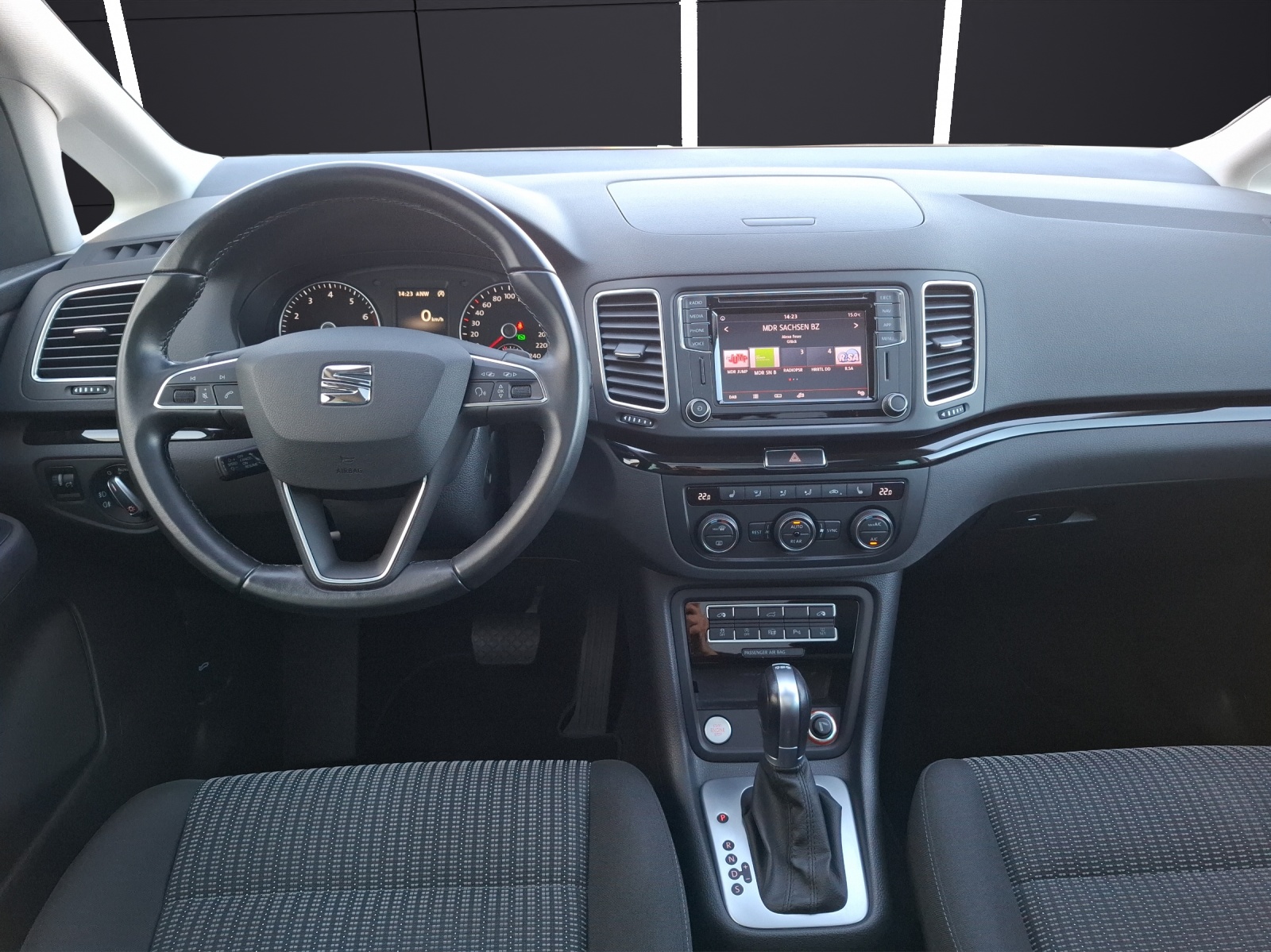 Fahrzeugabbildung SEAT Alhambra TSI Style DSG Bi-Xenon Navi PANO RFK GRA SH