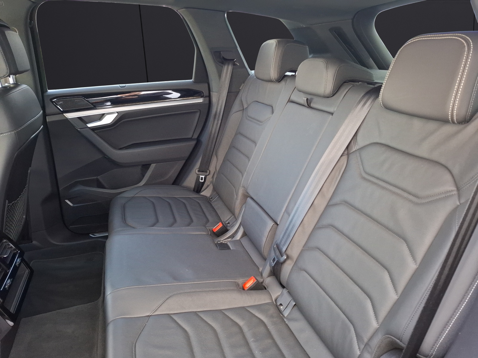Fahrzeugabbildung Volkswagen Touareg TDI Elegance DSG 4M R-Line Matrix AHK Pano Luft HUD AID ACC RFK Leder SH 21