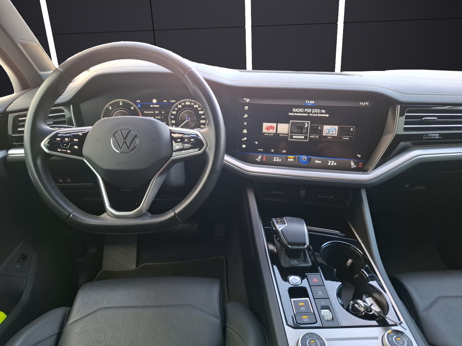 Fahrzeugabbildung Volkswagen Touareg TDI Elegance DSG 4M R-Line Matrix AHK Pano Luft HUD AID ACC RFK Leder SH 21