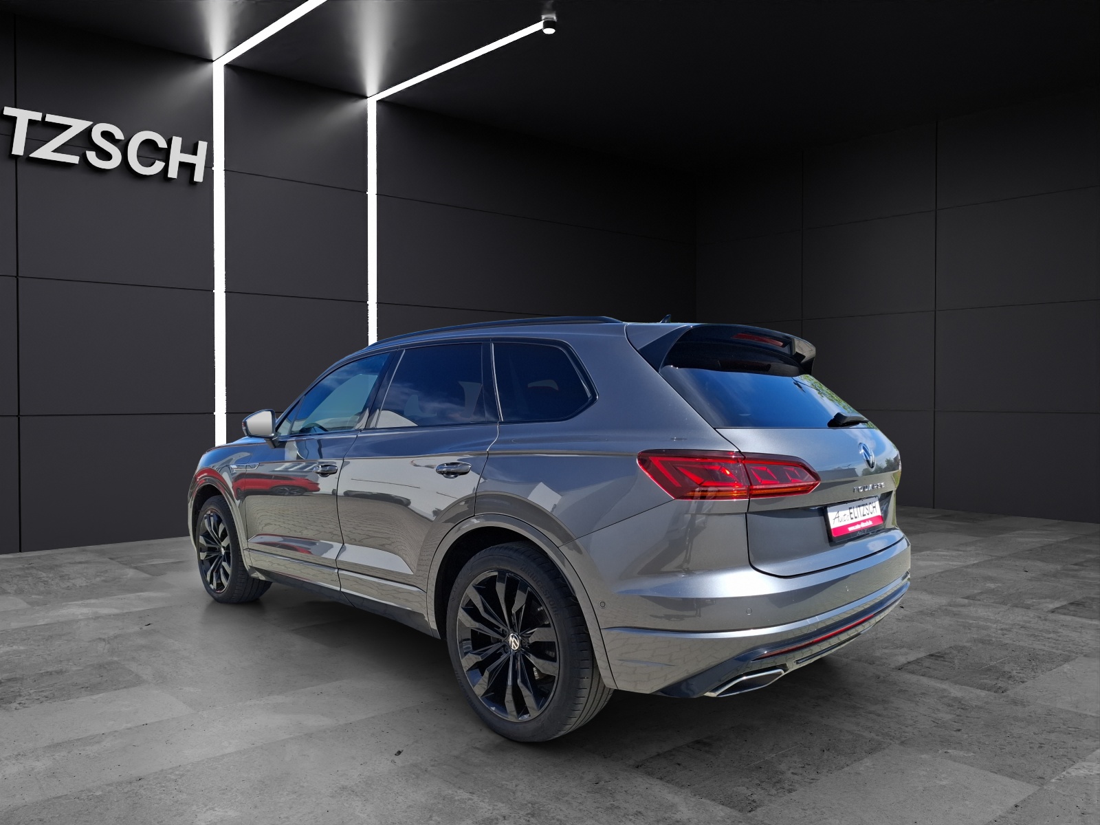 Fahrzeugabbildung Volkswagen Touareg TDI Elegance DSG 4M R-Line Matrix AHK Pano Luft HUD AID ACC RFK Leder SH 21