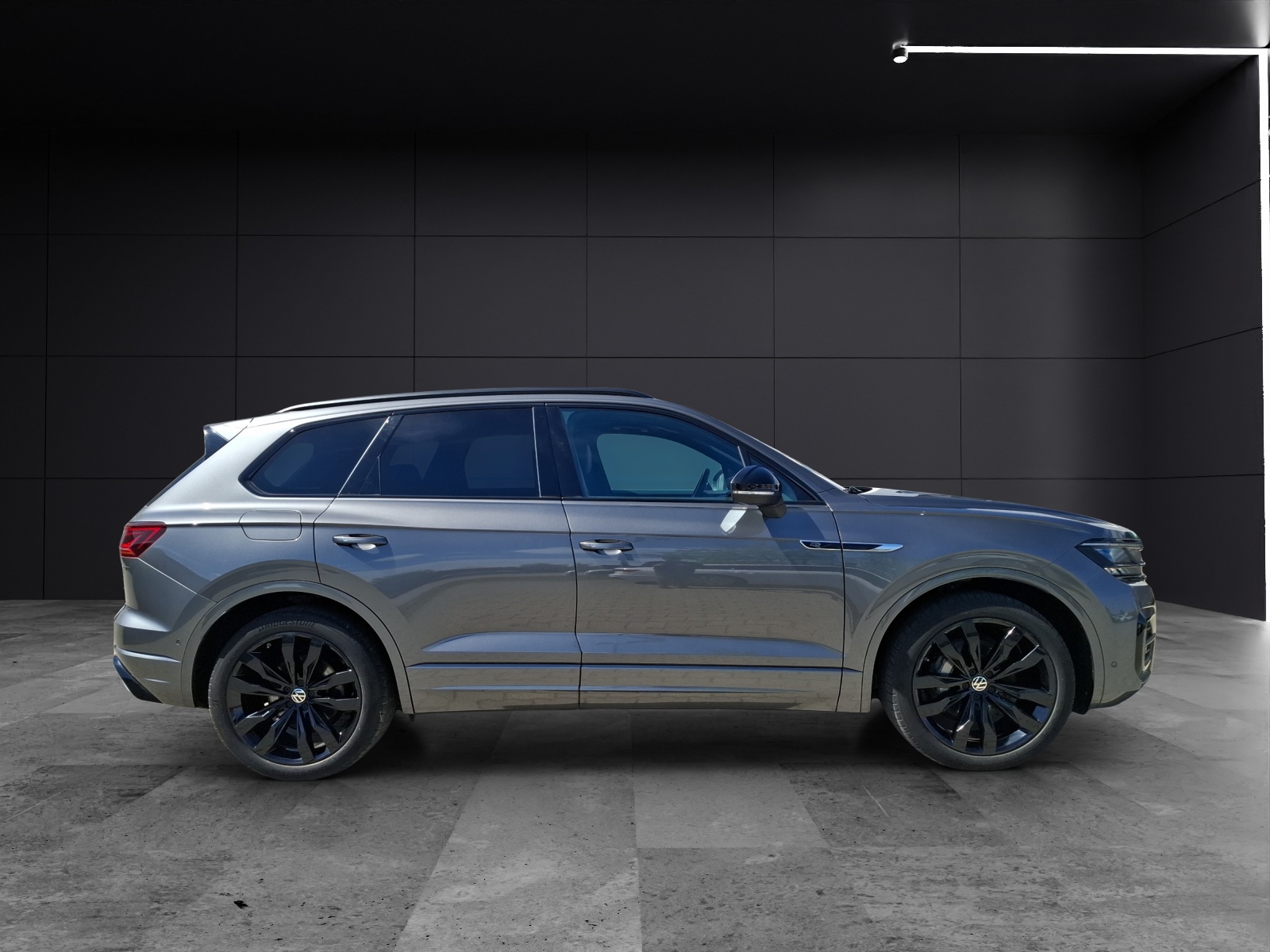 Fahrzeugabbildung Volkswagen Touareg TDI Elegance DSG 4M R-Line Matrix AHK Pano Luft HUD AID ACC RFK Leder SH 21