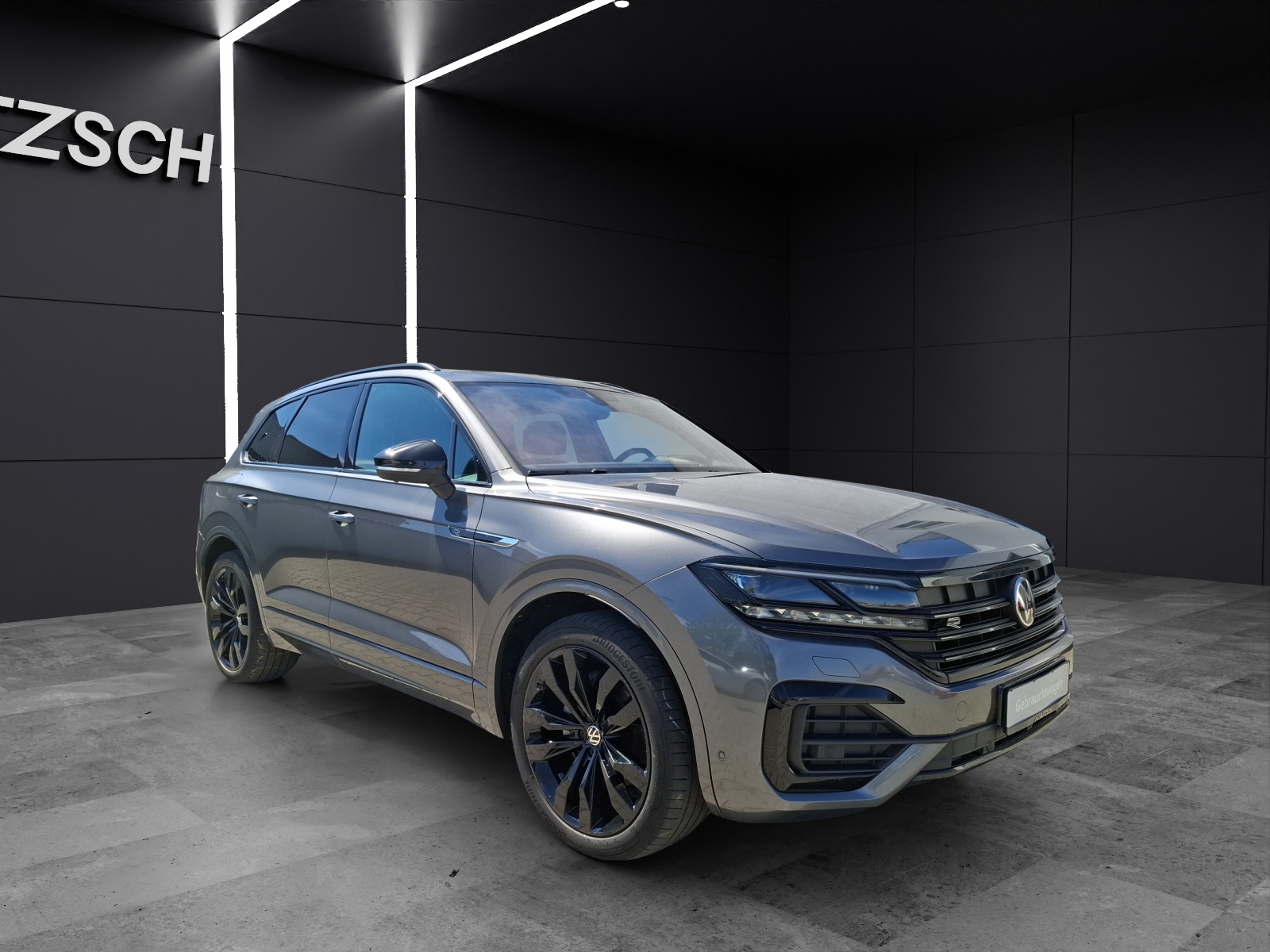 Fahrzeugabbildung Volkswagen Touareg TDI Elegance DSG 4M R-Line Matrix AHK Pano Luft HUD AID ACC RFK Leder SH 21