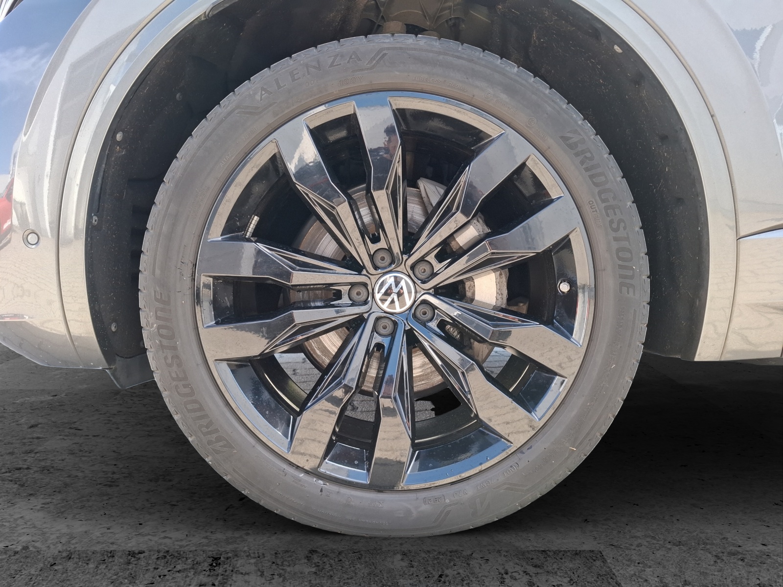 Fahrzeugabbildung Volkswagen Touareg TDI Elegance DSG 4M R-Line Matrix AHK Pano Luft HUD AID ACC RFK Leder SH 21