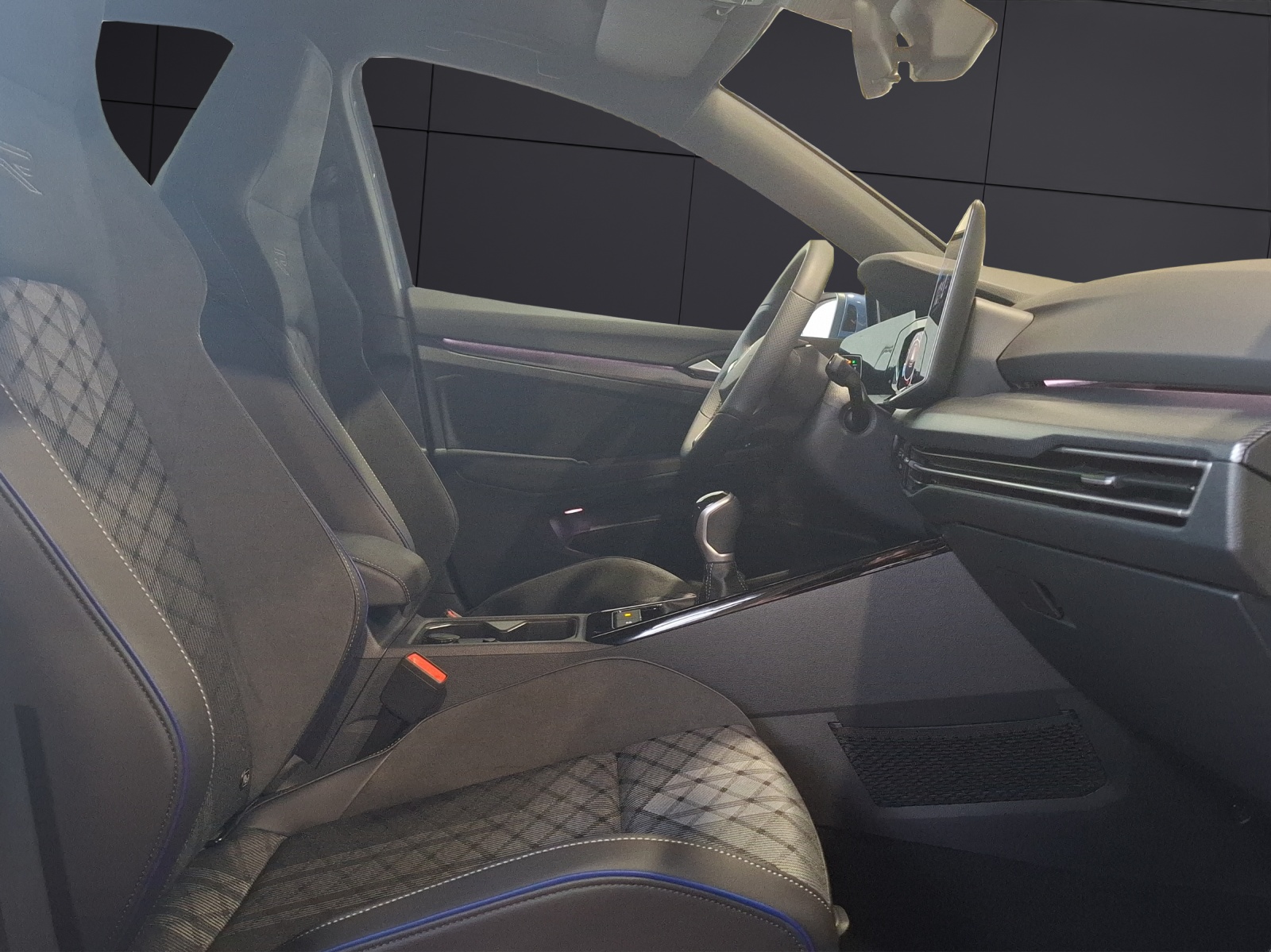 Fahrzeugabbildung Volkswagen Golf VIII Variant TSI R-Line Standhzg LEDplus Navi AID ACC RFK SHZ